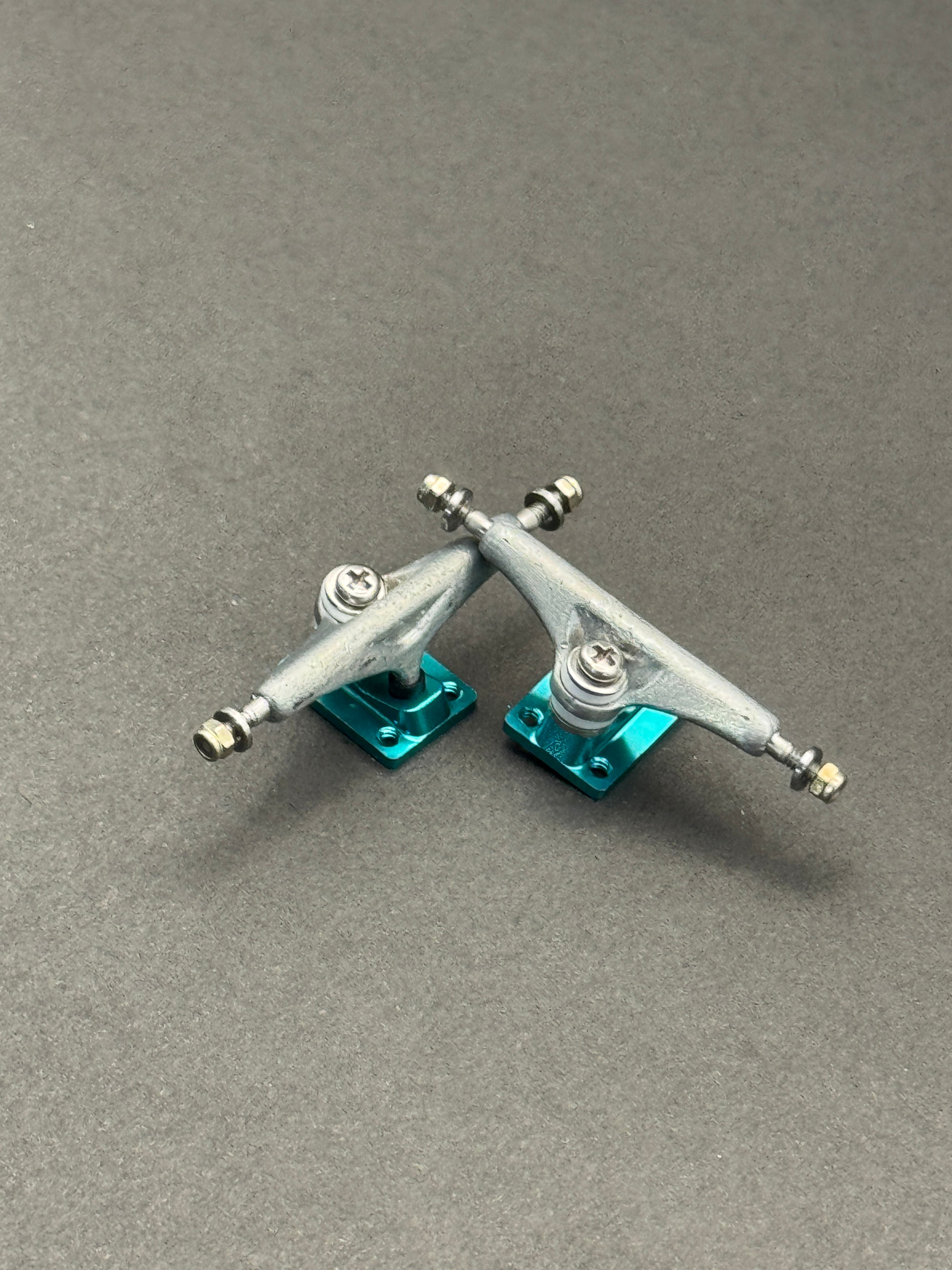 Yellowood + Vortex V2 32mm Brushed Metal / Aqua – Fresh – Product Photo