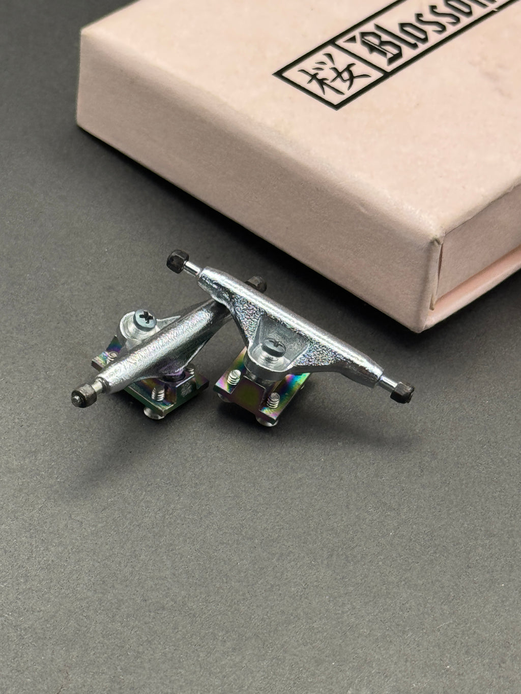 UAG + Blossoms 33.5mm Shot Blast / Oil Slick – Mild – Product Photo