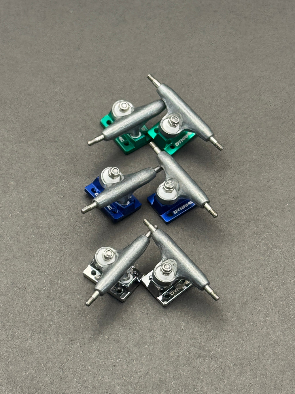 Dynamic SE 26mm Raw – Fresh – Product Photo (Green, Blue, Chrome variants)