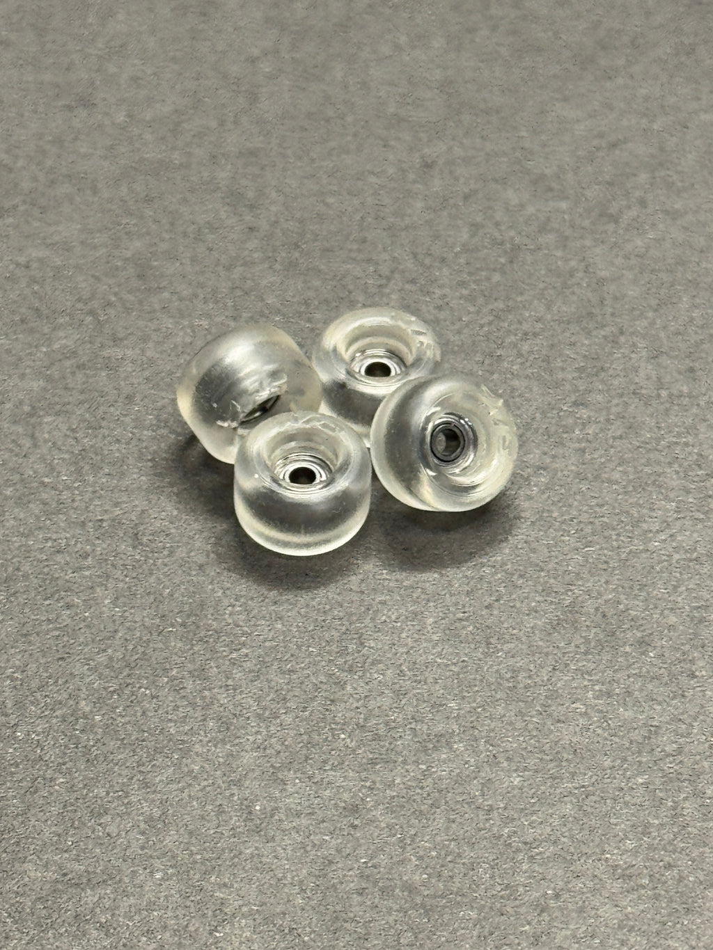 Blob 80s Clear fingerboard wheels