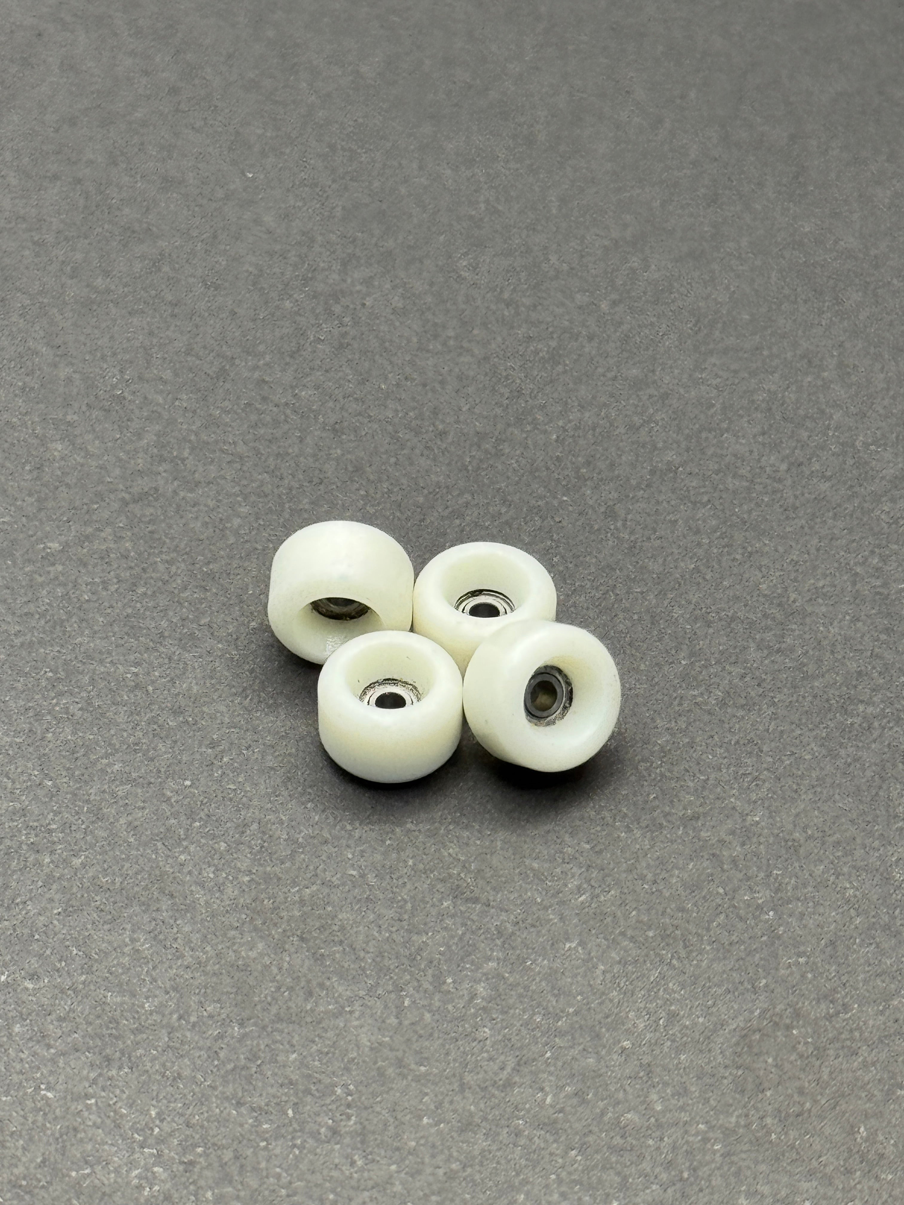 Flatface x Blister G4 White fingerboard wheels