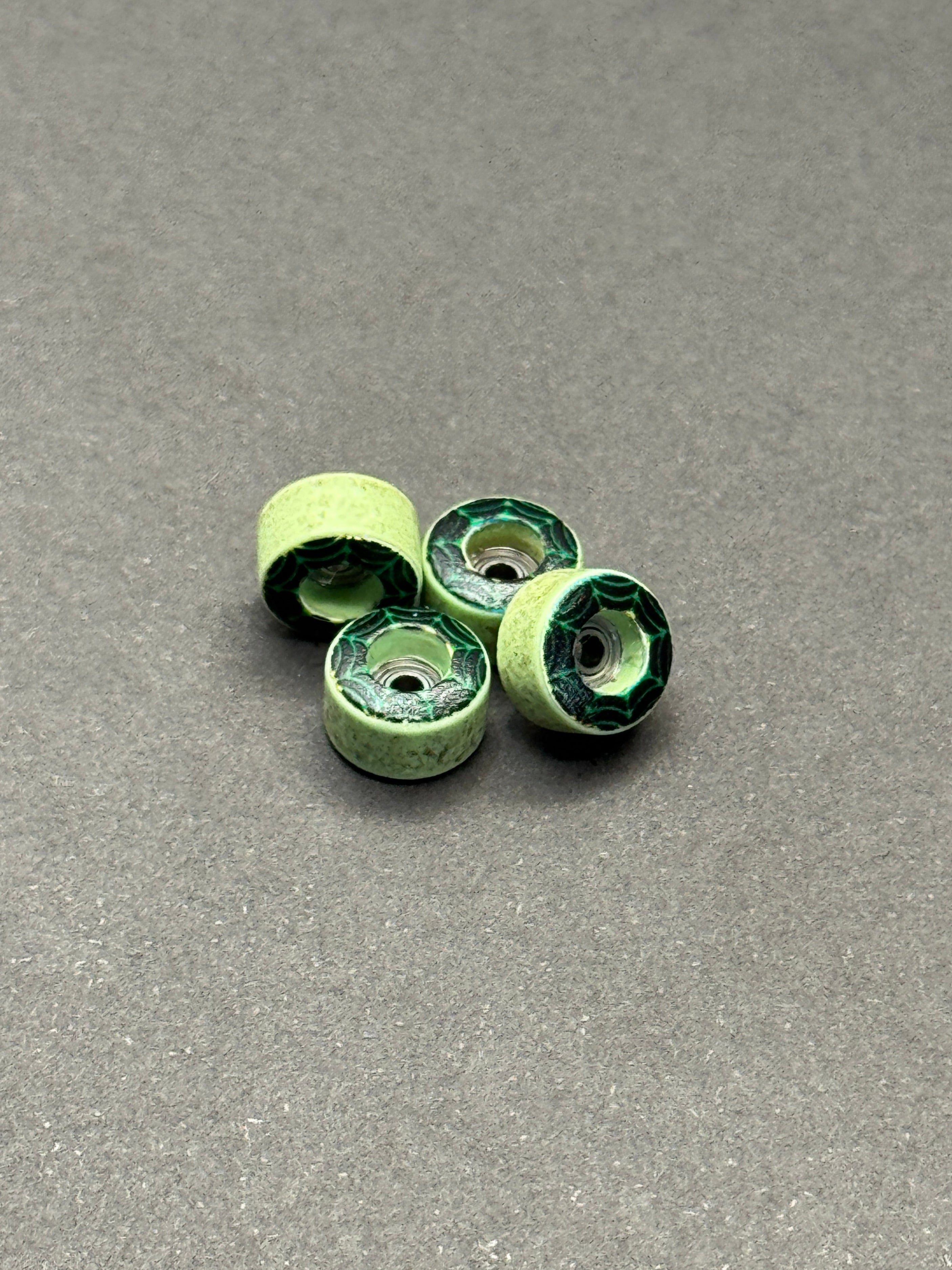 Ill Pills Street Green w/ Graphic fingerboard wheels