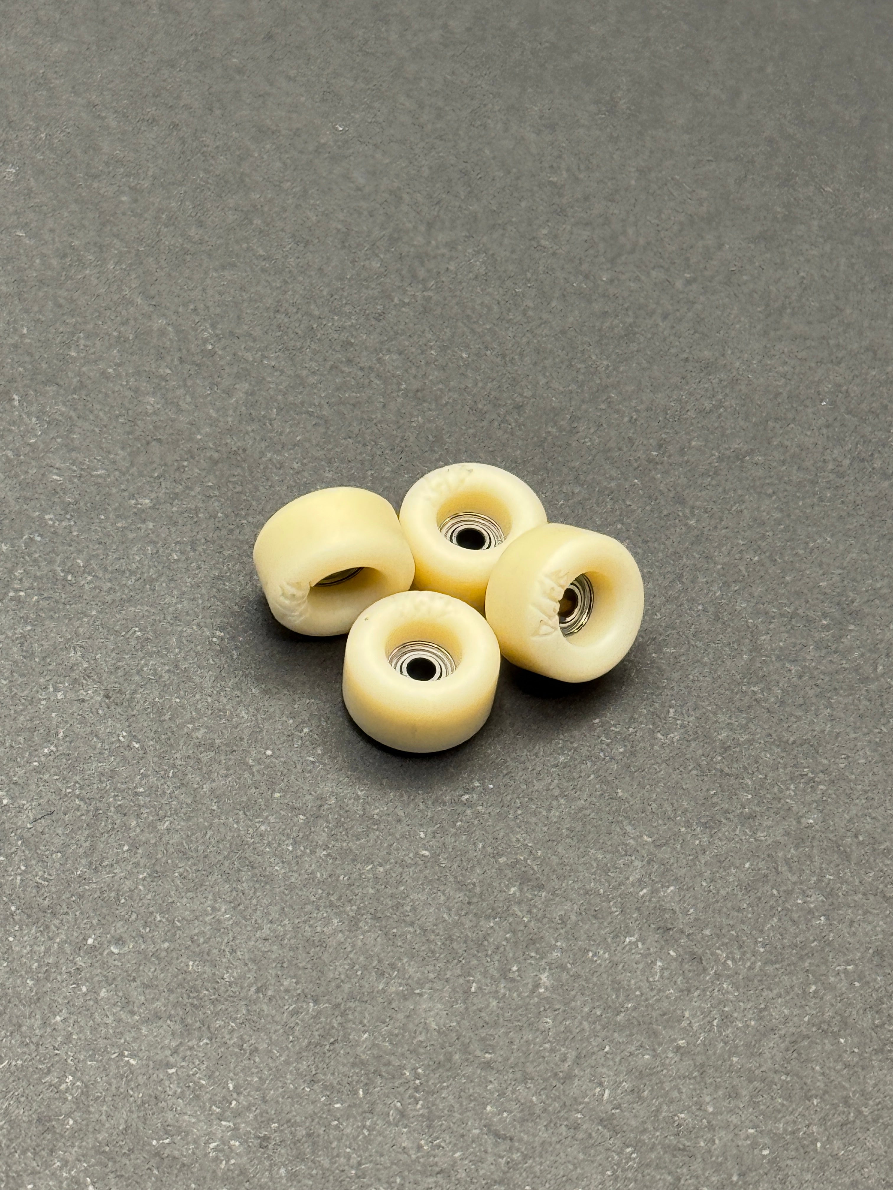 Dudeguy F2 Conical Full Off-White fingerboard wheels