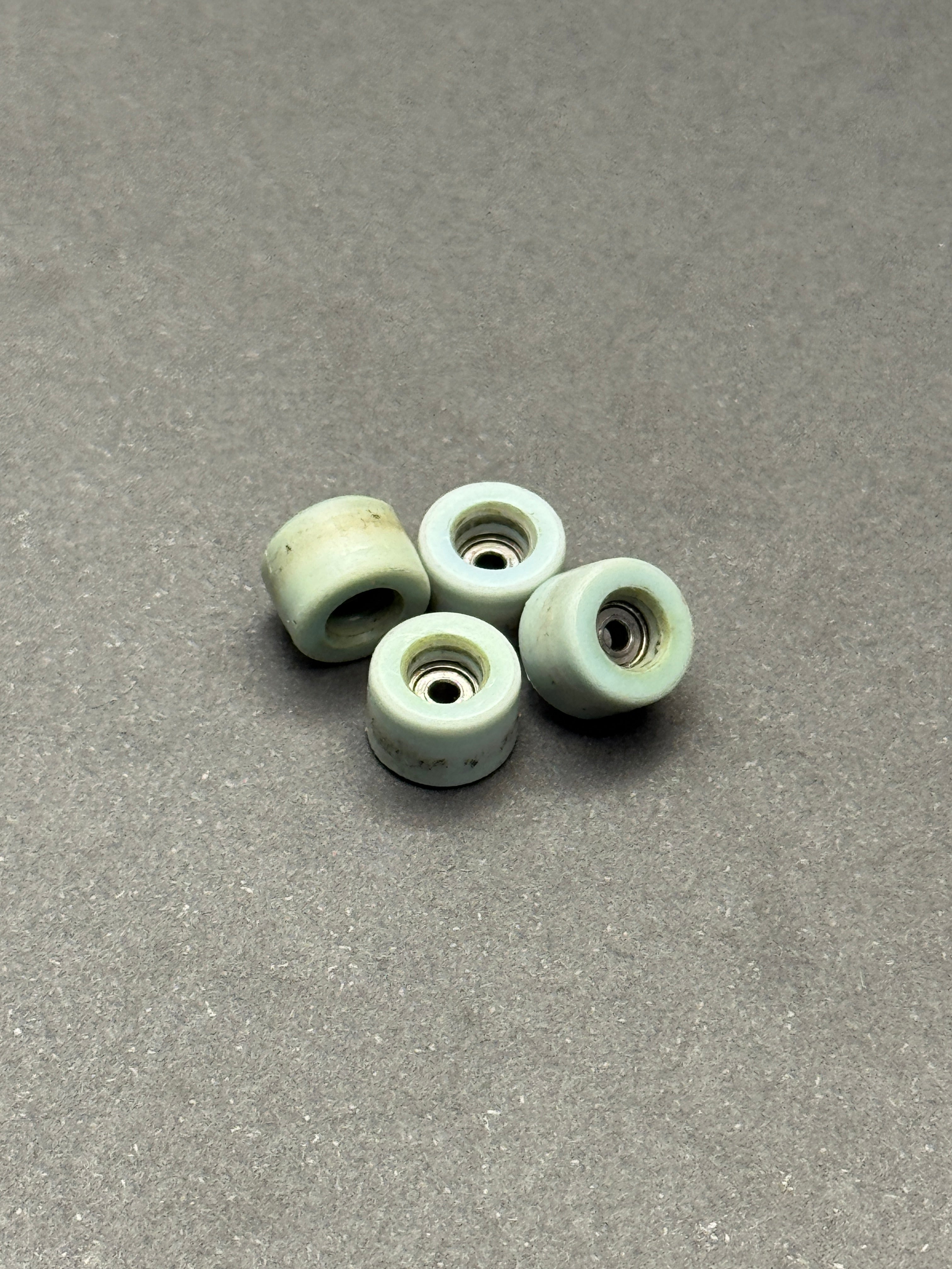 Ampersand Classic Blue-ish fingerboard wheels