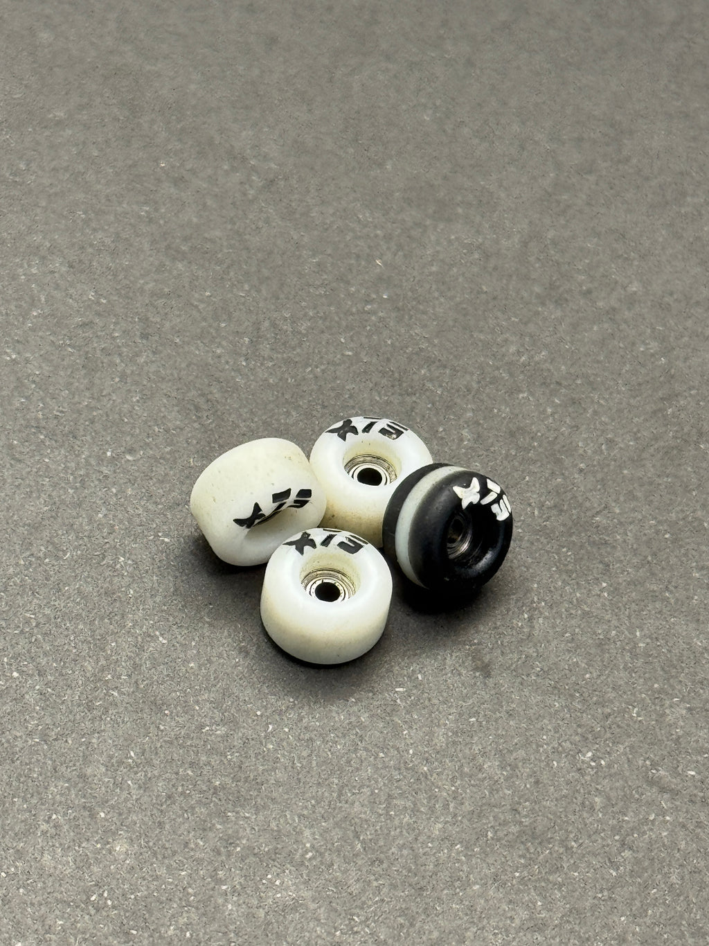 Bloob x Yuck 79s Skunky fingerboard wheels
