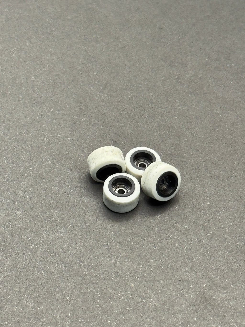 Oak x Flatface Dual Duro White/Black fingerboard wheels