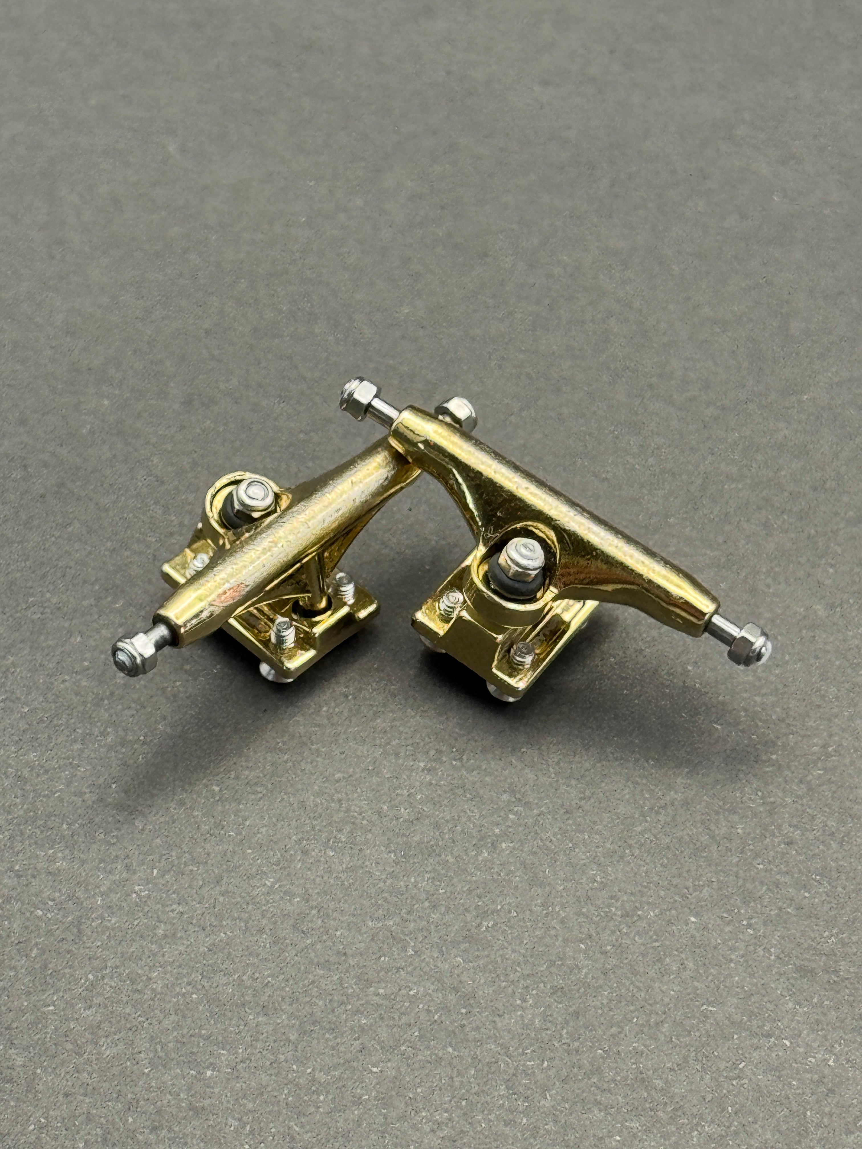 Dynamic SE 32mm Gold trucks – product photo