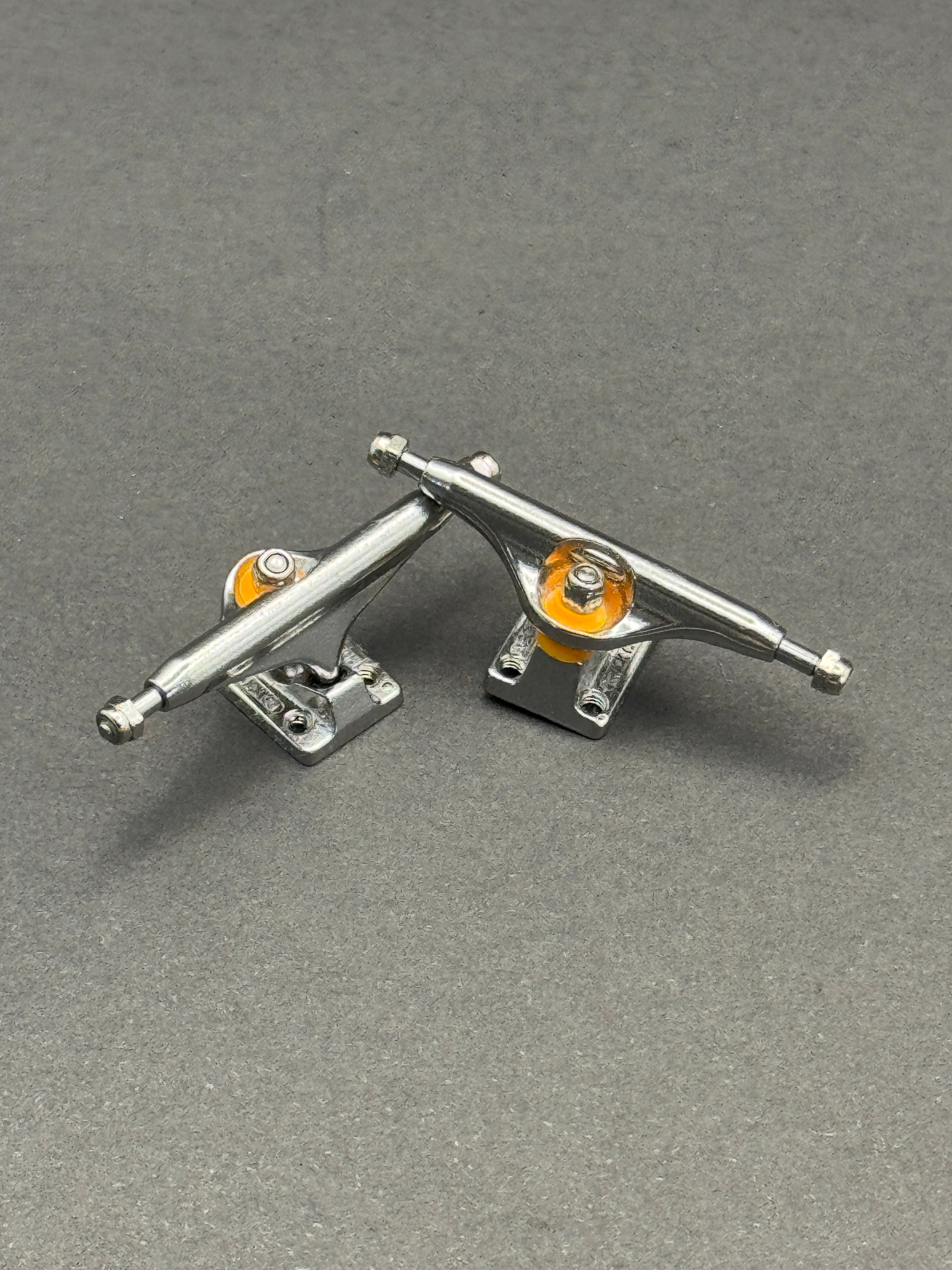 Joycult x Independent 32mm Silver trucks – product photo