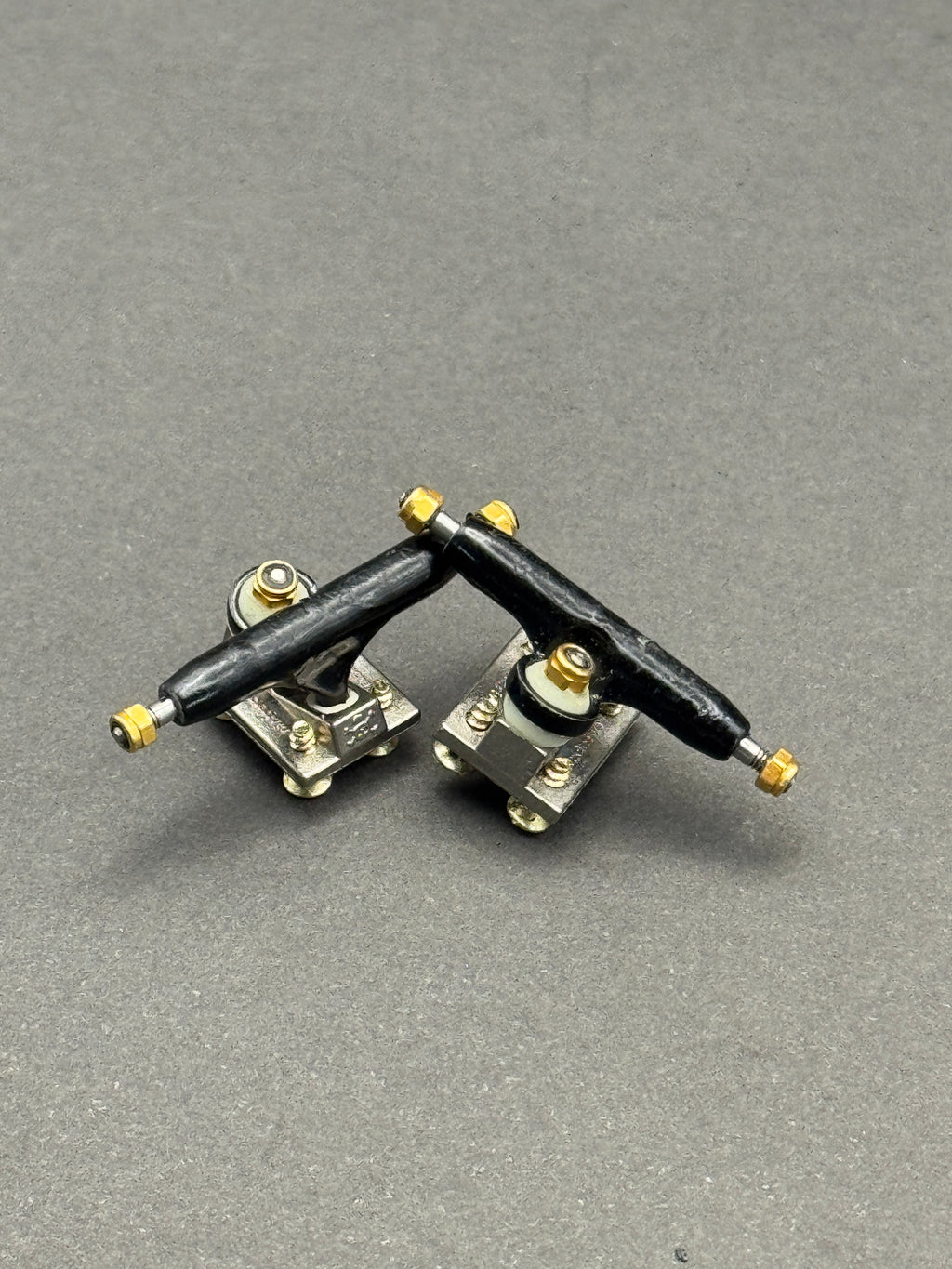 BRT 3.0 29mm Black / Silver trucks – product photo