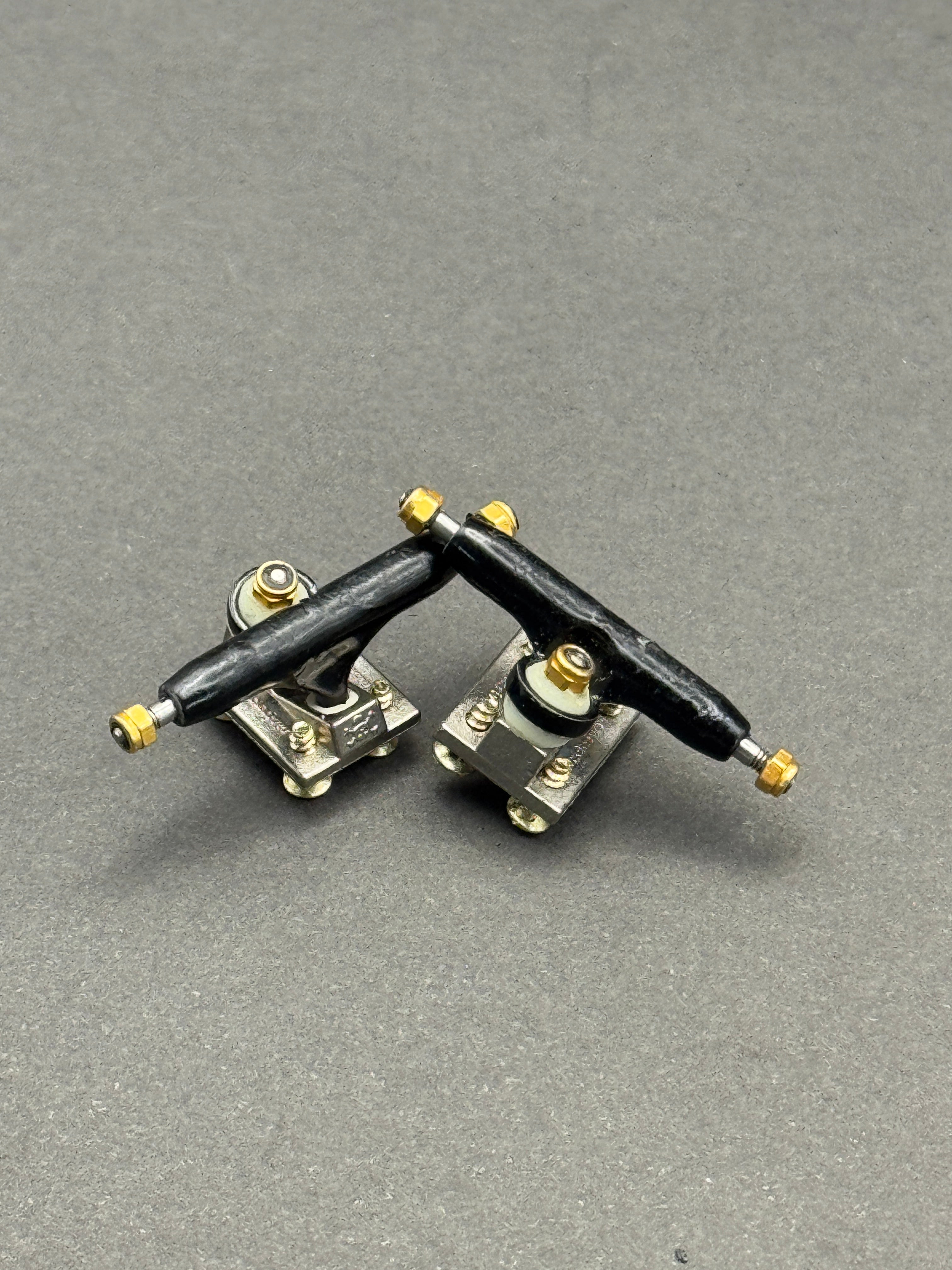 BRT 3.0 29mm Black / Silver trucks – product photo