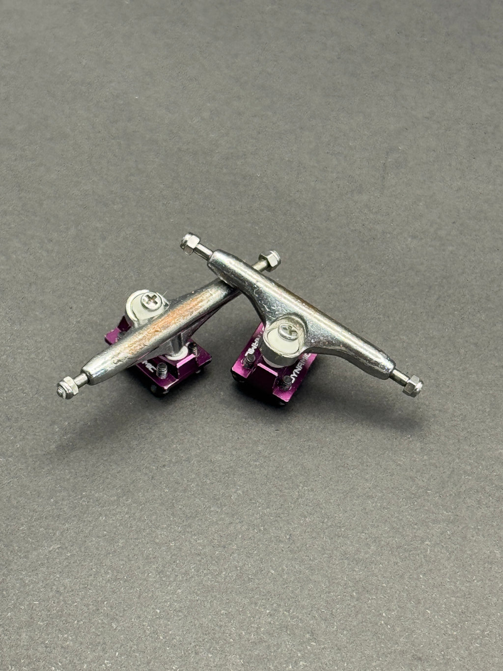 Dynamic 36mm Chrome / Purple trucks – product photo