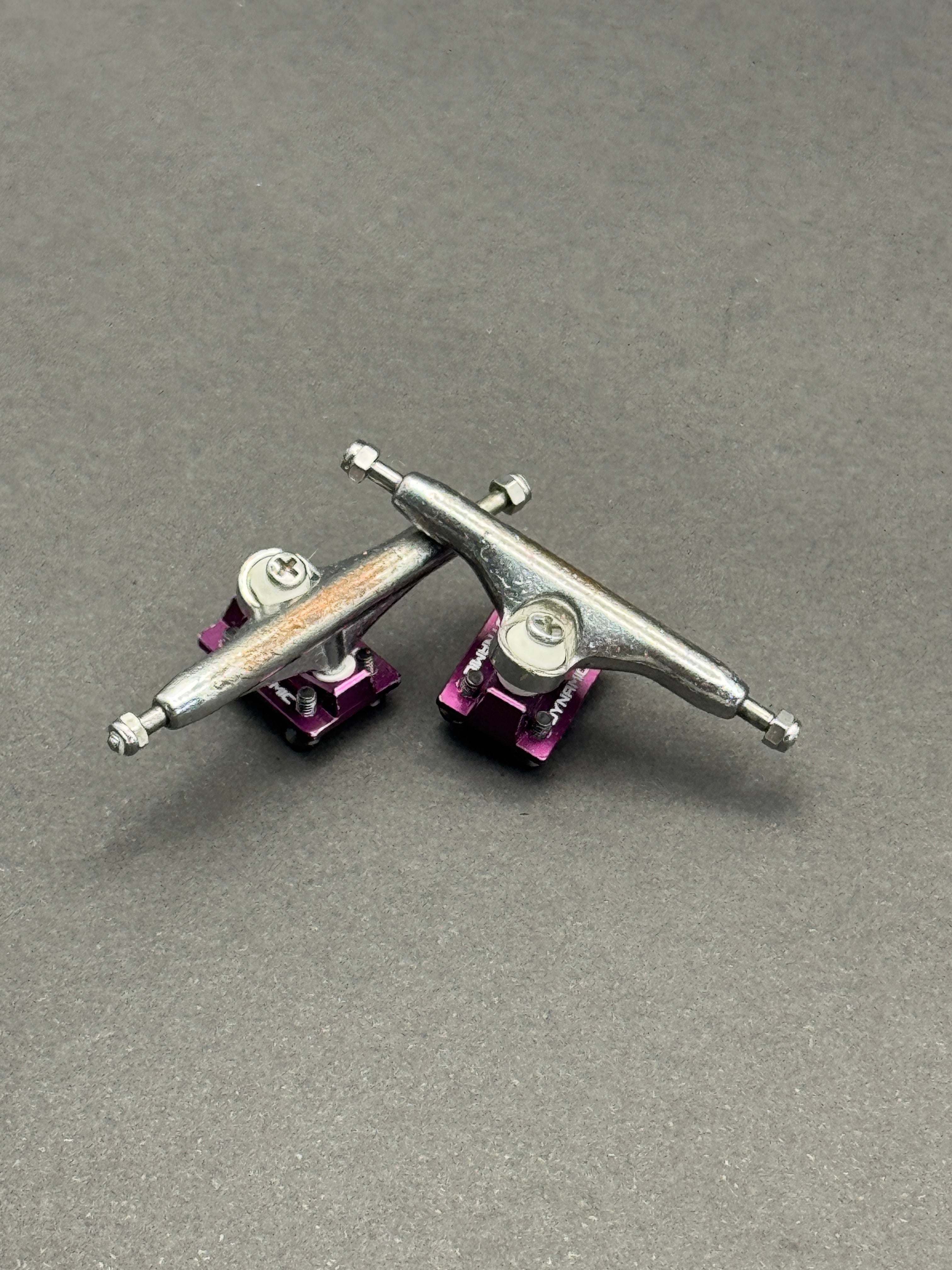 Dynamic 36mm Chrome / Purple trucks – product photo
