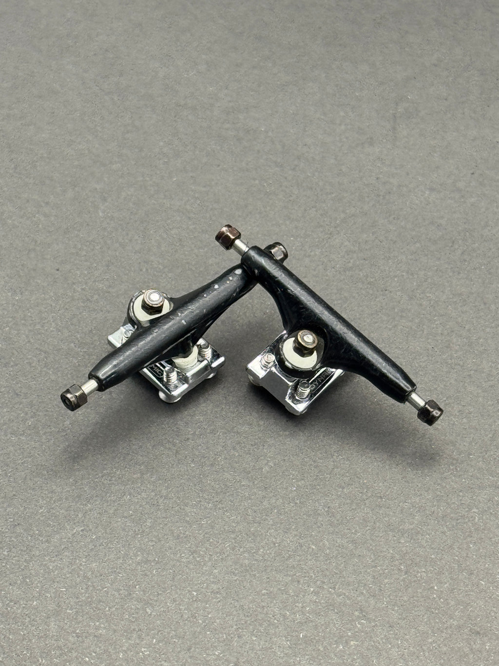 Dynamic SE 34mm Black / Chrome trucks – product photo
