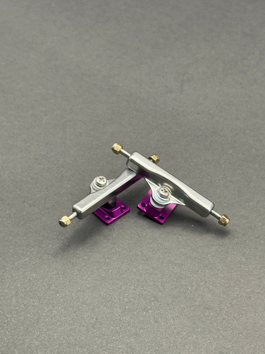 Fan Team + Vortex V2 35mm Silver / Grape trucks – product photo