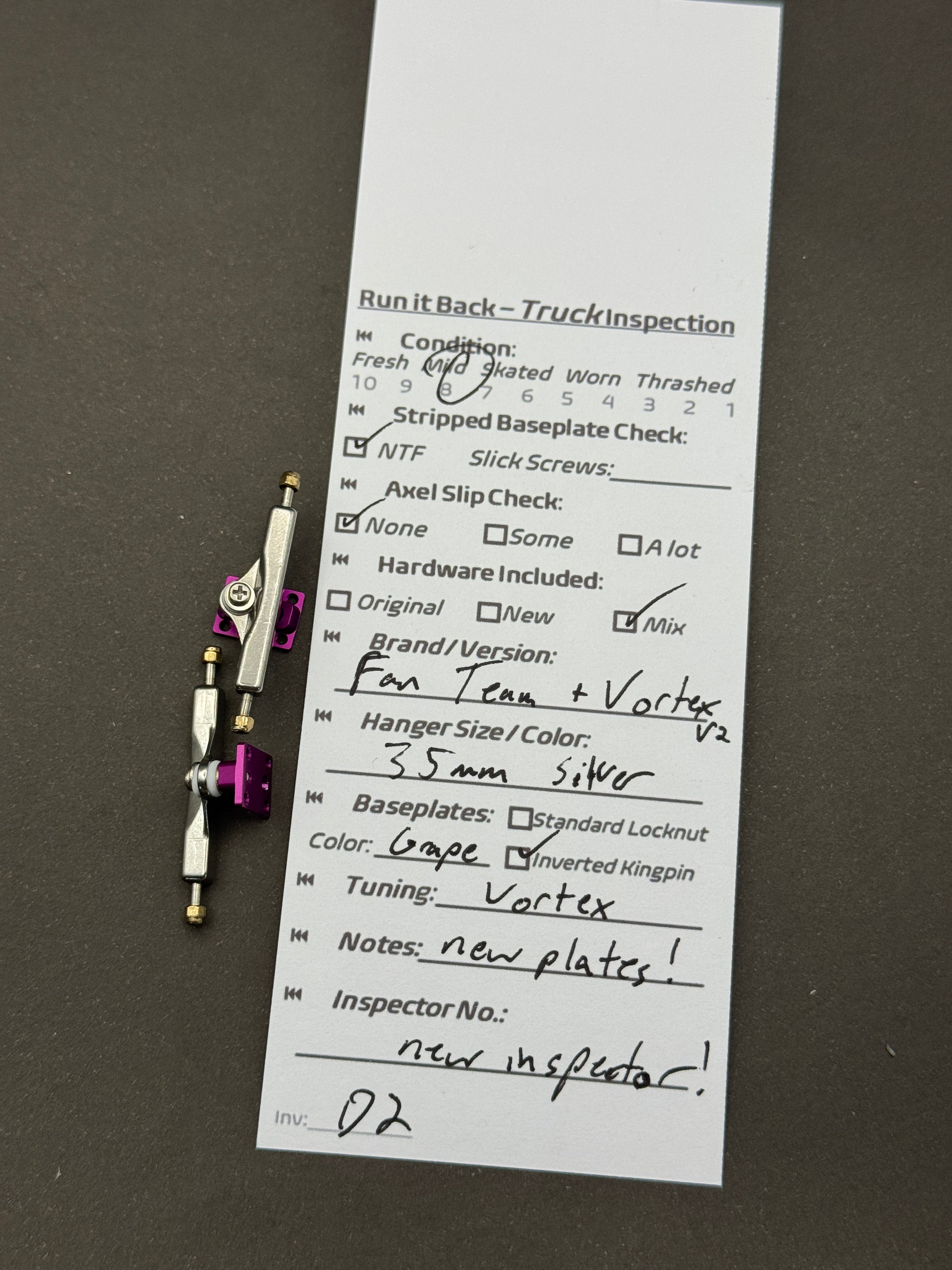 Fan Team + Vortex V2 35mm Silver / Grape trucks – inspection card