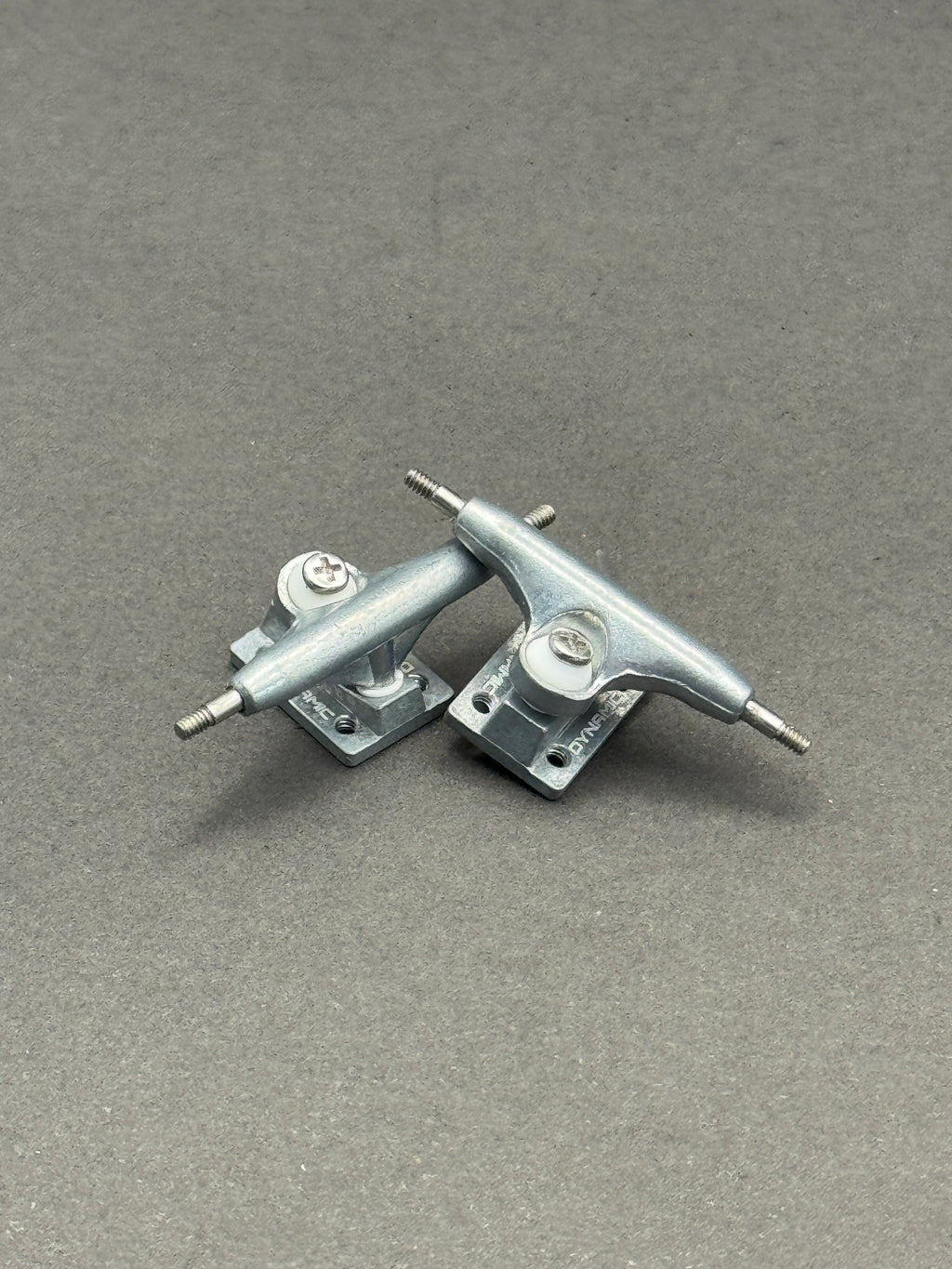 Dynamic 29mm Raw trucks – product photo