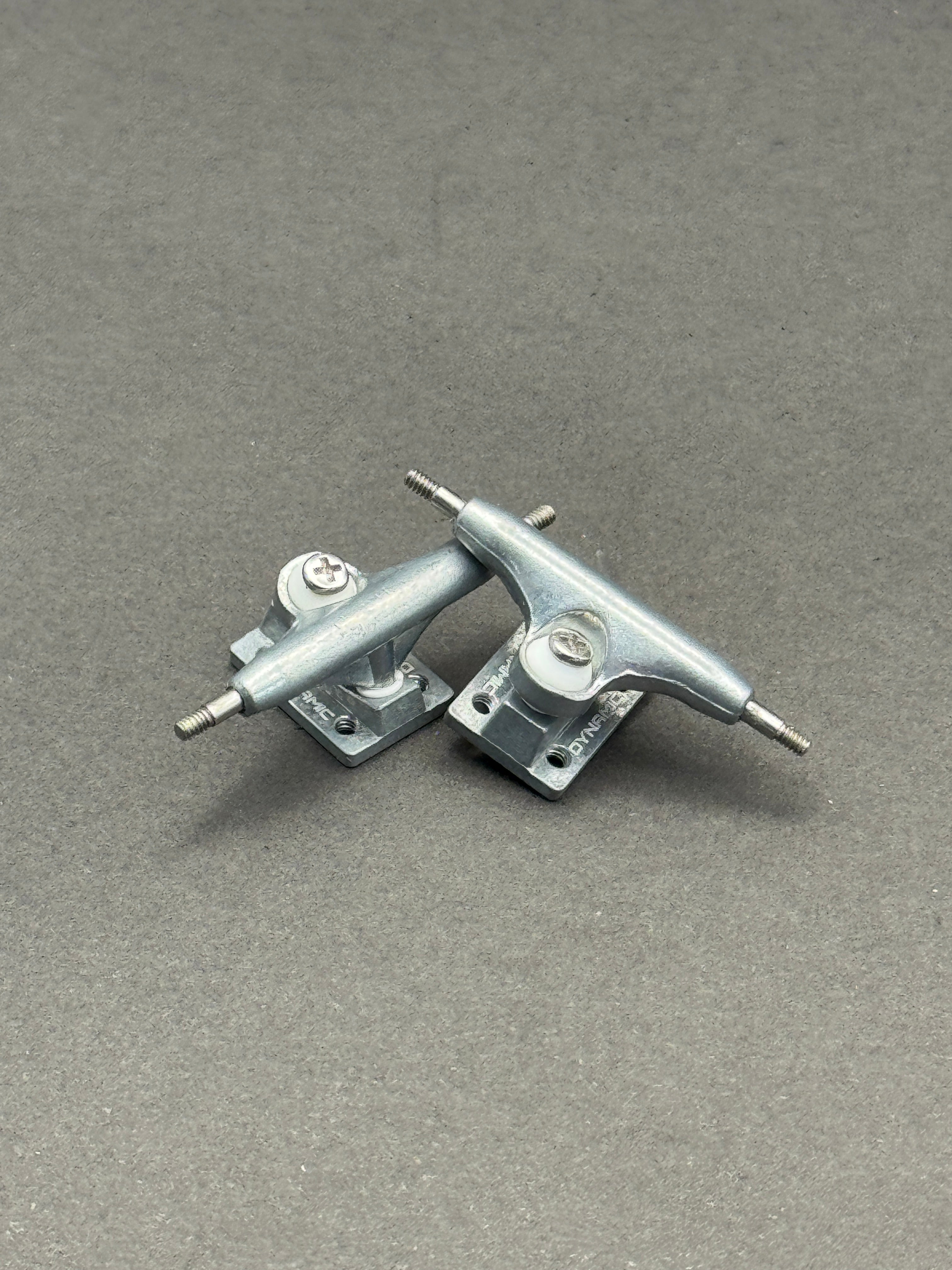 Dynamic 29mm Raw trucks – product photo