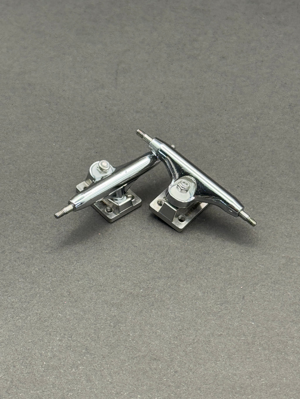 Dynamic SE 32mm Chrome trucks – product photo