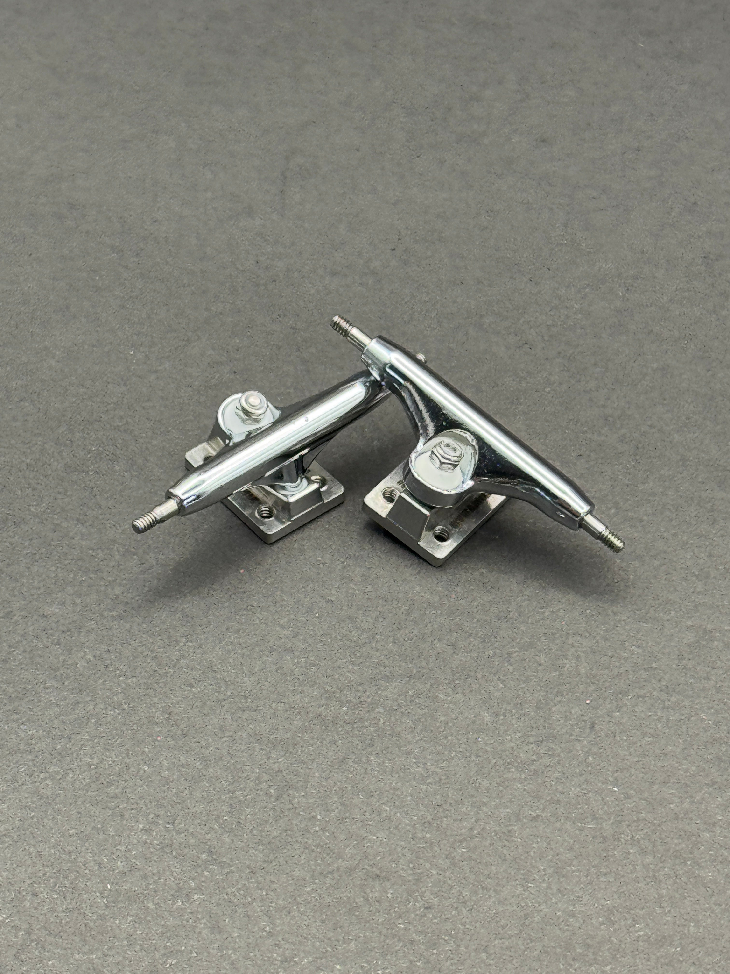 Dynamic SE 32mm Chrome trucks – product photo