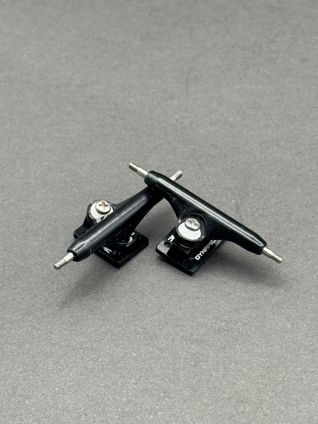 Dynamic 32mm Black trucks – product photo