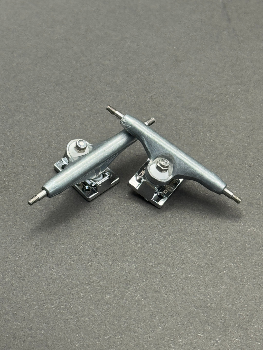 Dynamic SE 34mm Raw / Chrome trucks – product photo