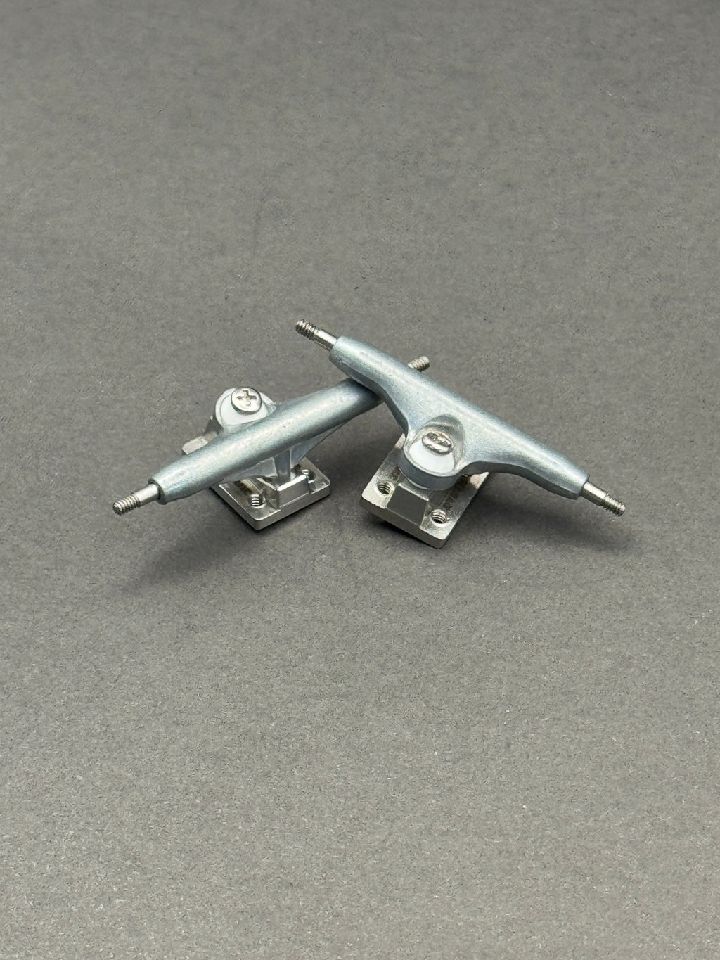 Dynamic Heavy 34mm Raw trucks – product photo