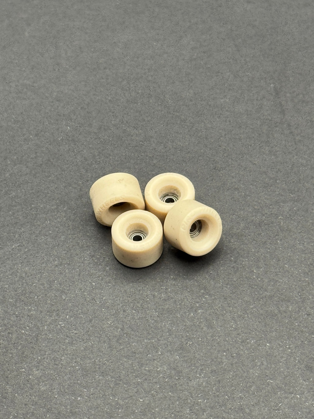 Piro Bowl Tan fingerboard wheels – product shot