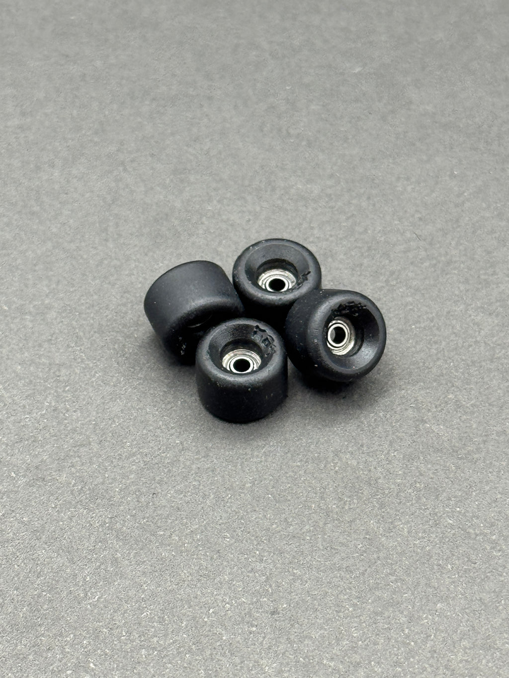 Bloob 84's Black fingerboard wheels – product shot