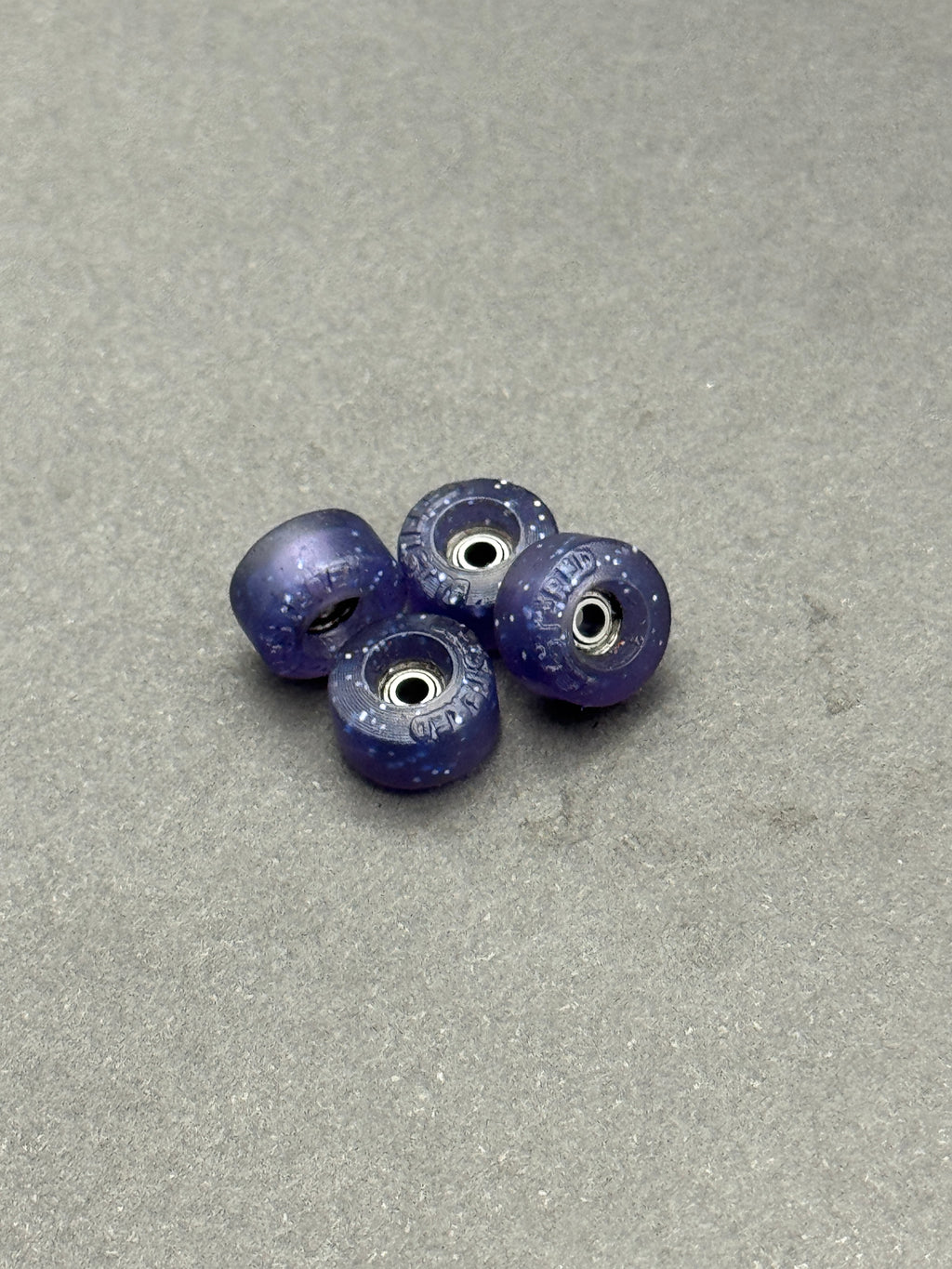 Blistered V5 Street Sparkles in Purple fingerboard wheels – product shot