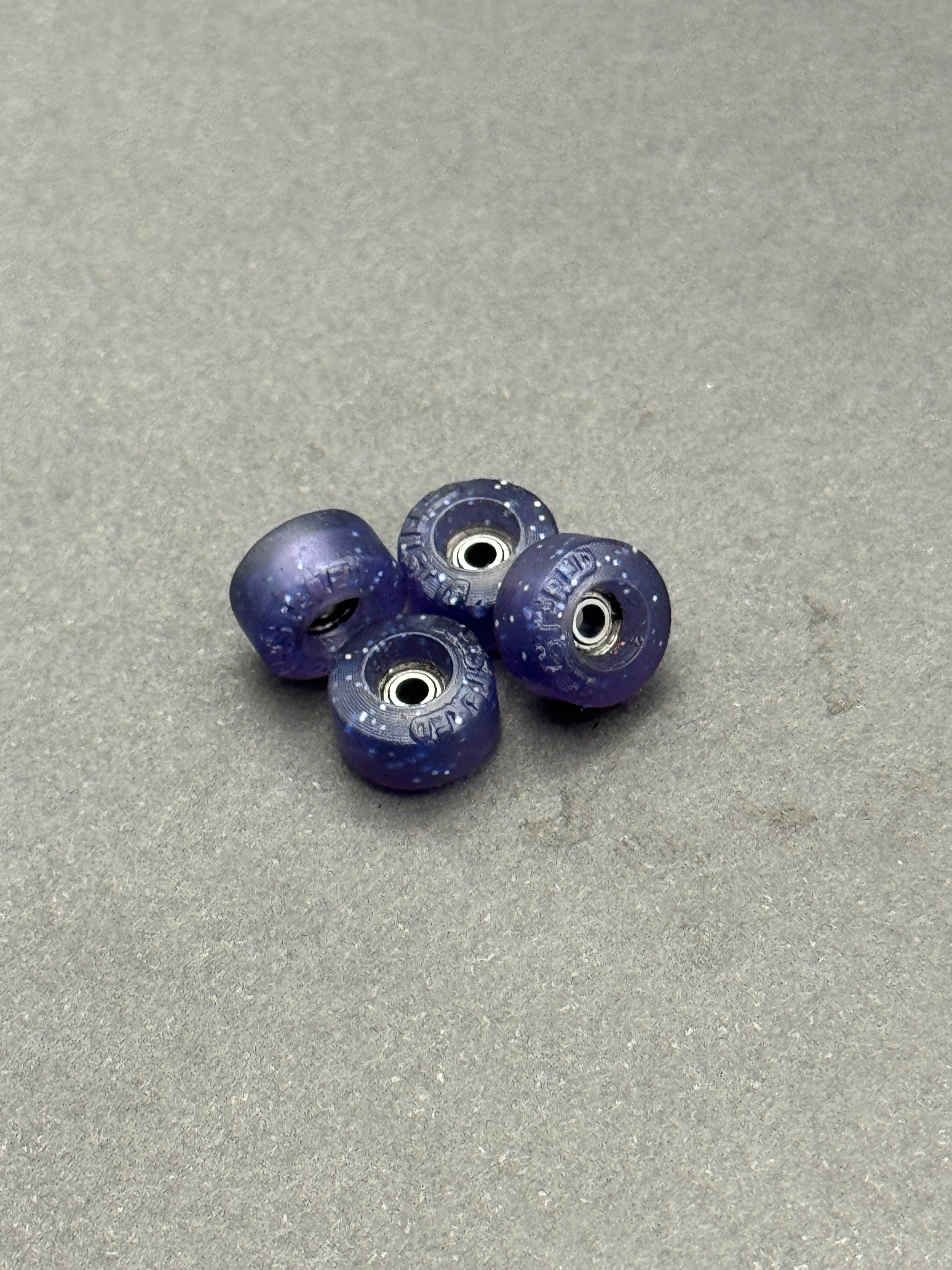 Blistered V5 Street Sparkles in Purple fingerboard wheels – product shot