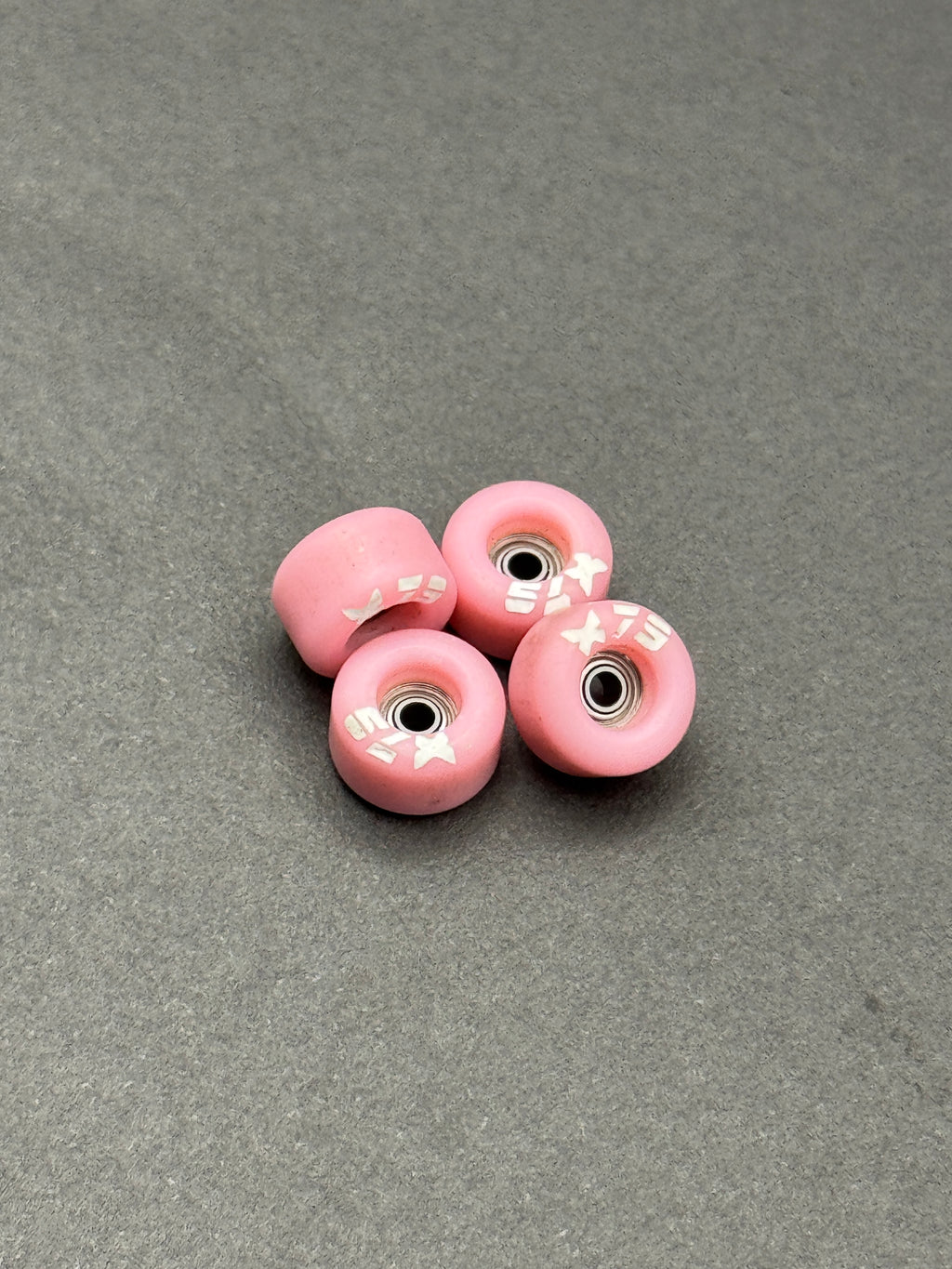 Bloob 79's Pink fingerboard wheels – product shot