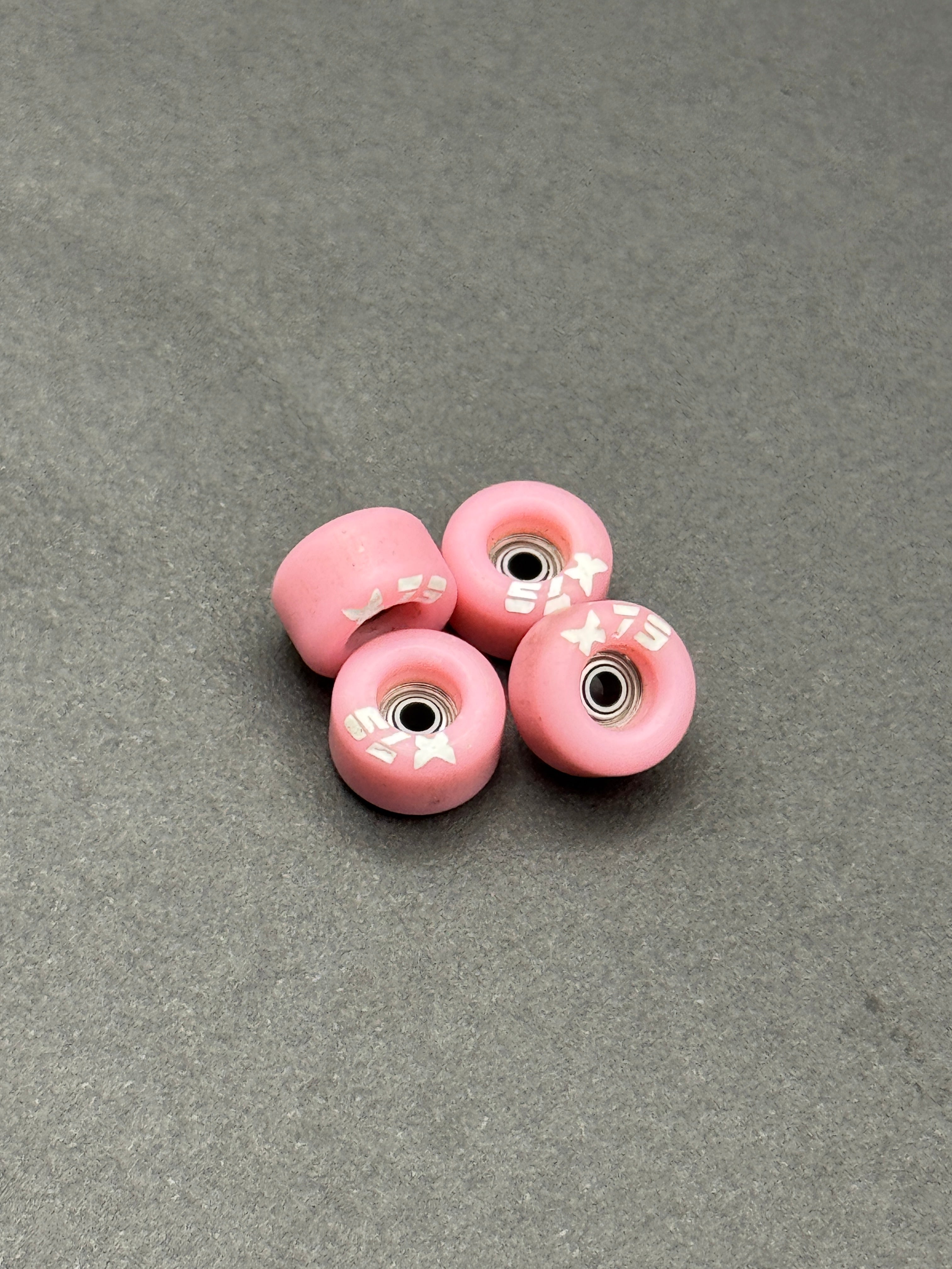 Bloob 79's Pink fingerboard wheels – product shot