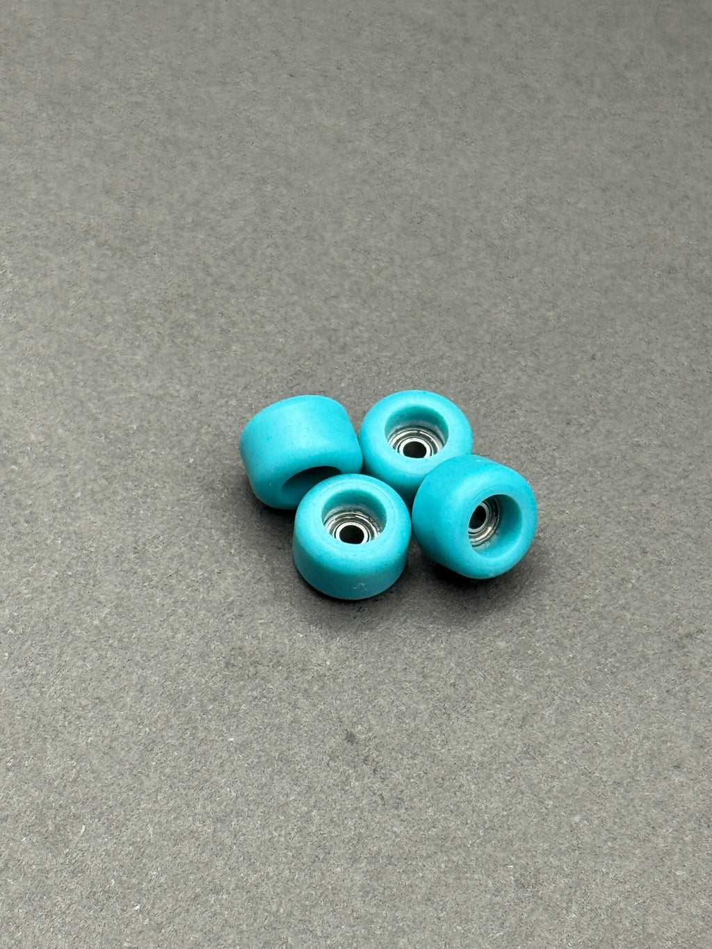 Flatface G4 Turquoise fingerboard wheels – product shot