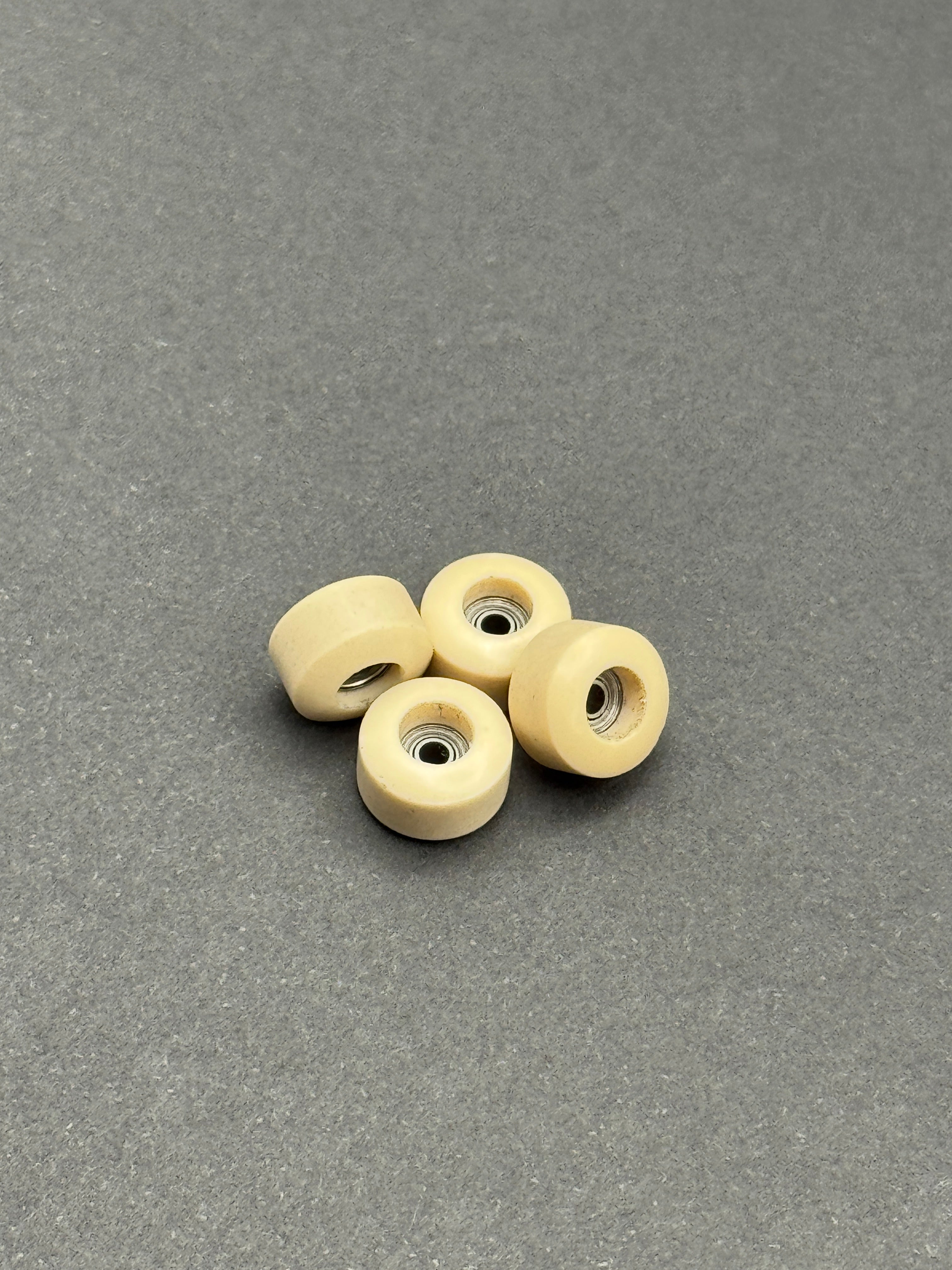 Lab Wheels Legacy-R Rare White fingerboard wheels – product shot