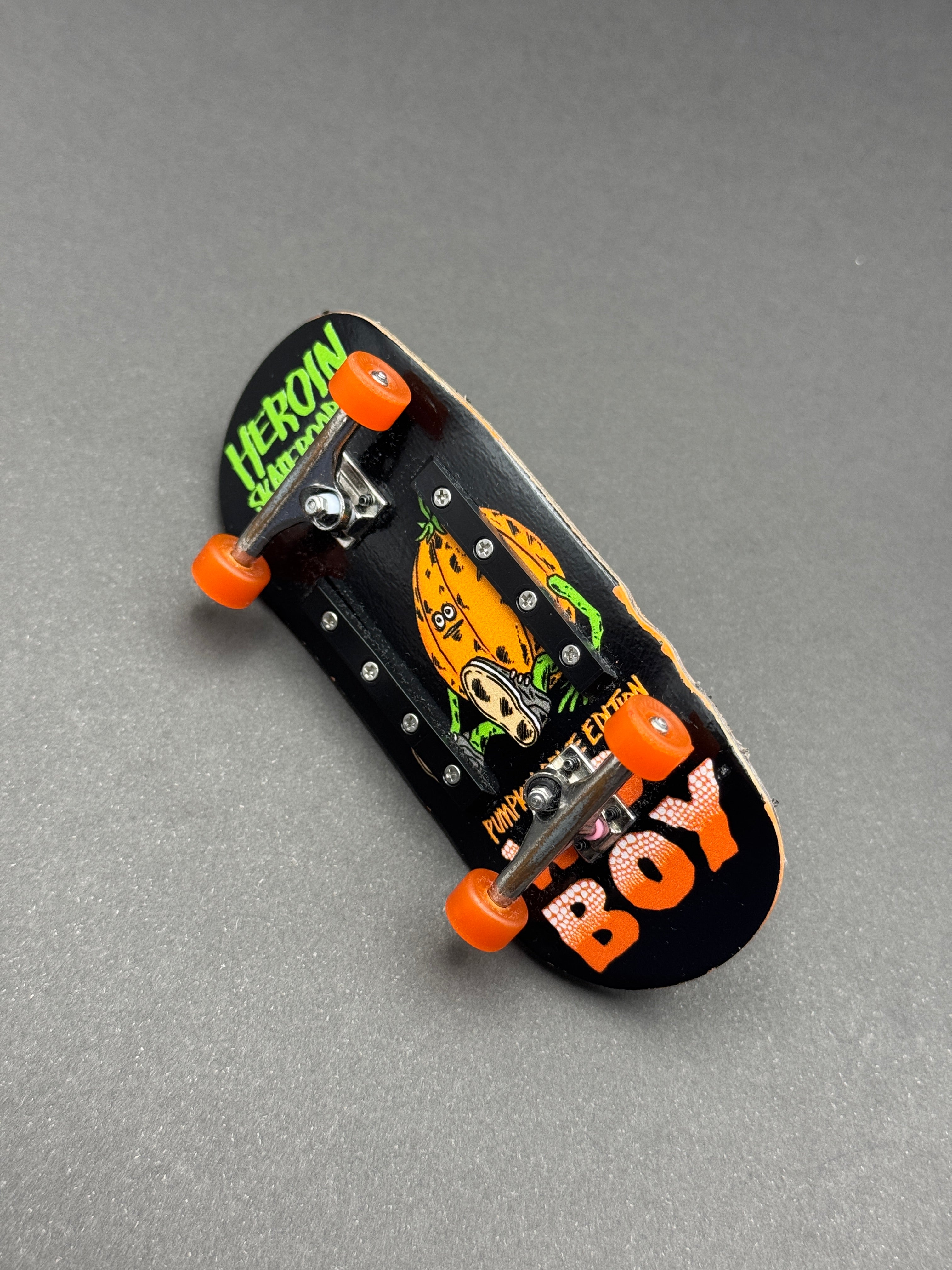 Maplelabs x Hero 38mm Pumpkin Boy complete fingerboard – product shot