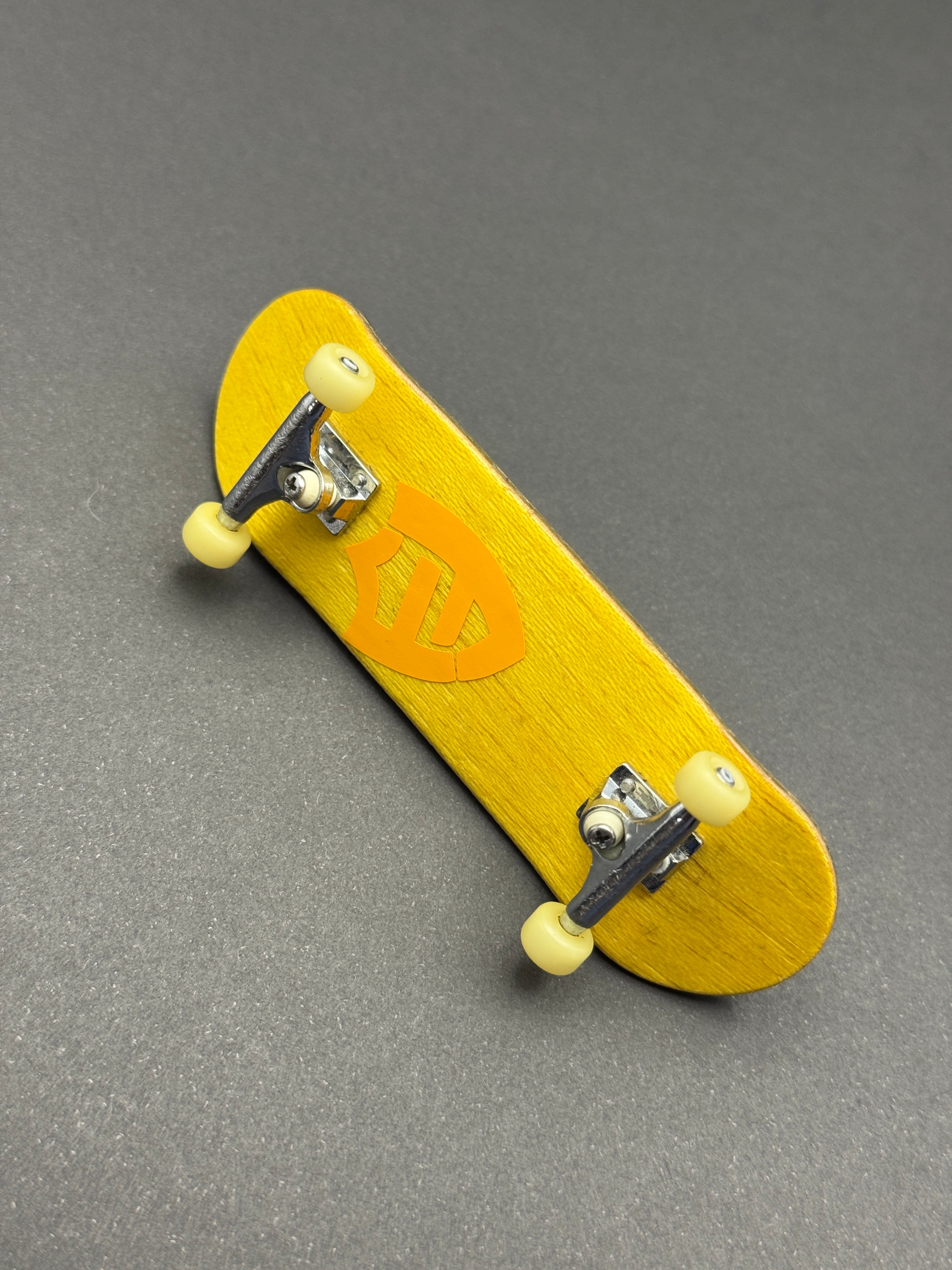 Flatface 27mm G15 yellow complete fingerboard – product shot
