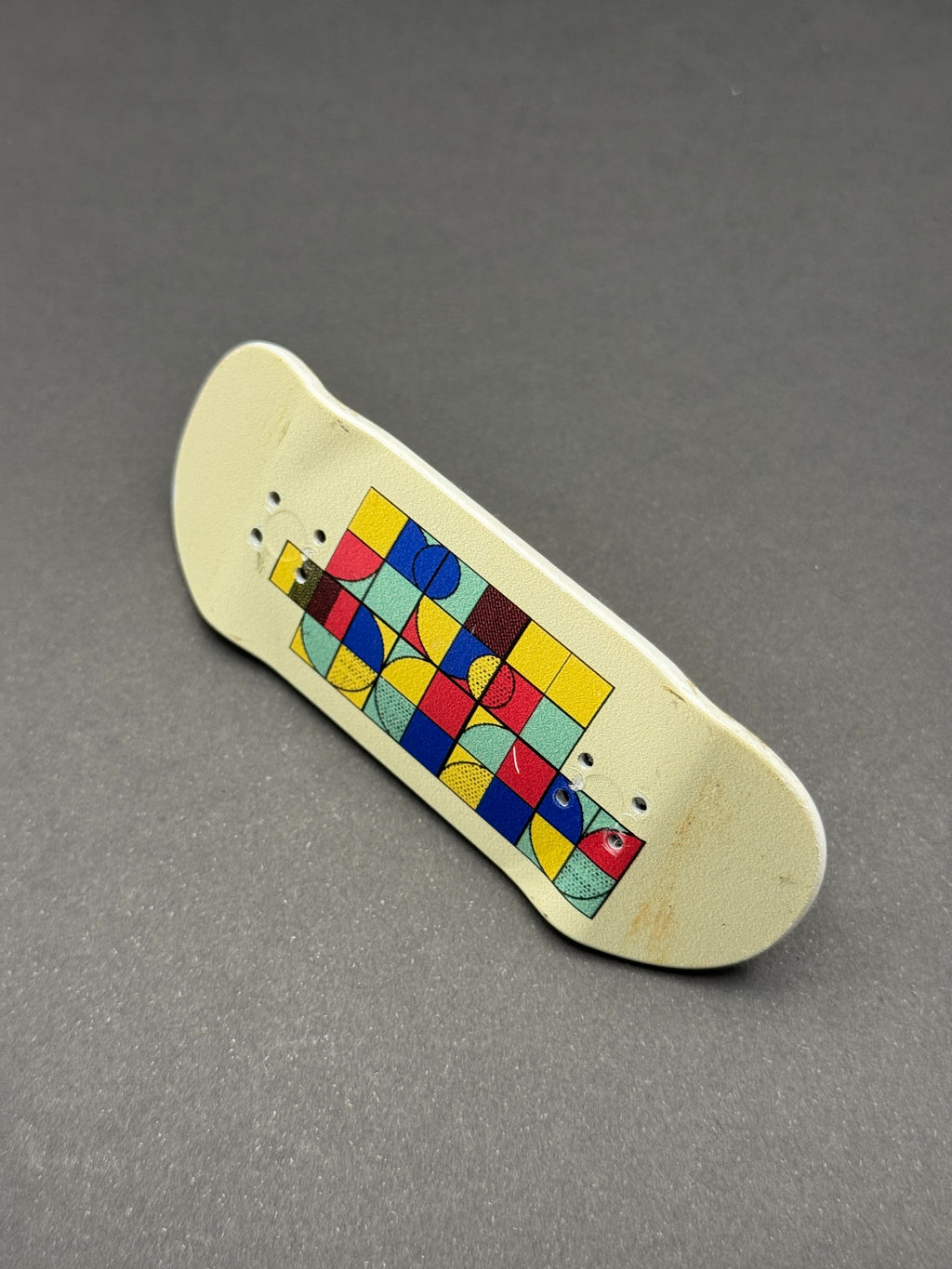 Dynamic 34mm Plastic - Skated - Mondrian geometric graphic side