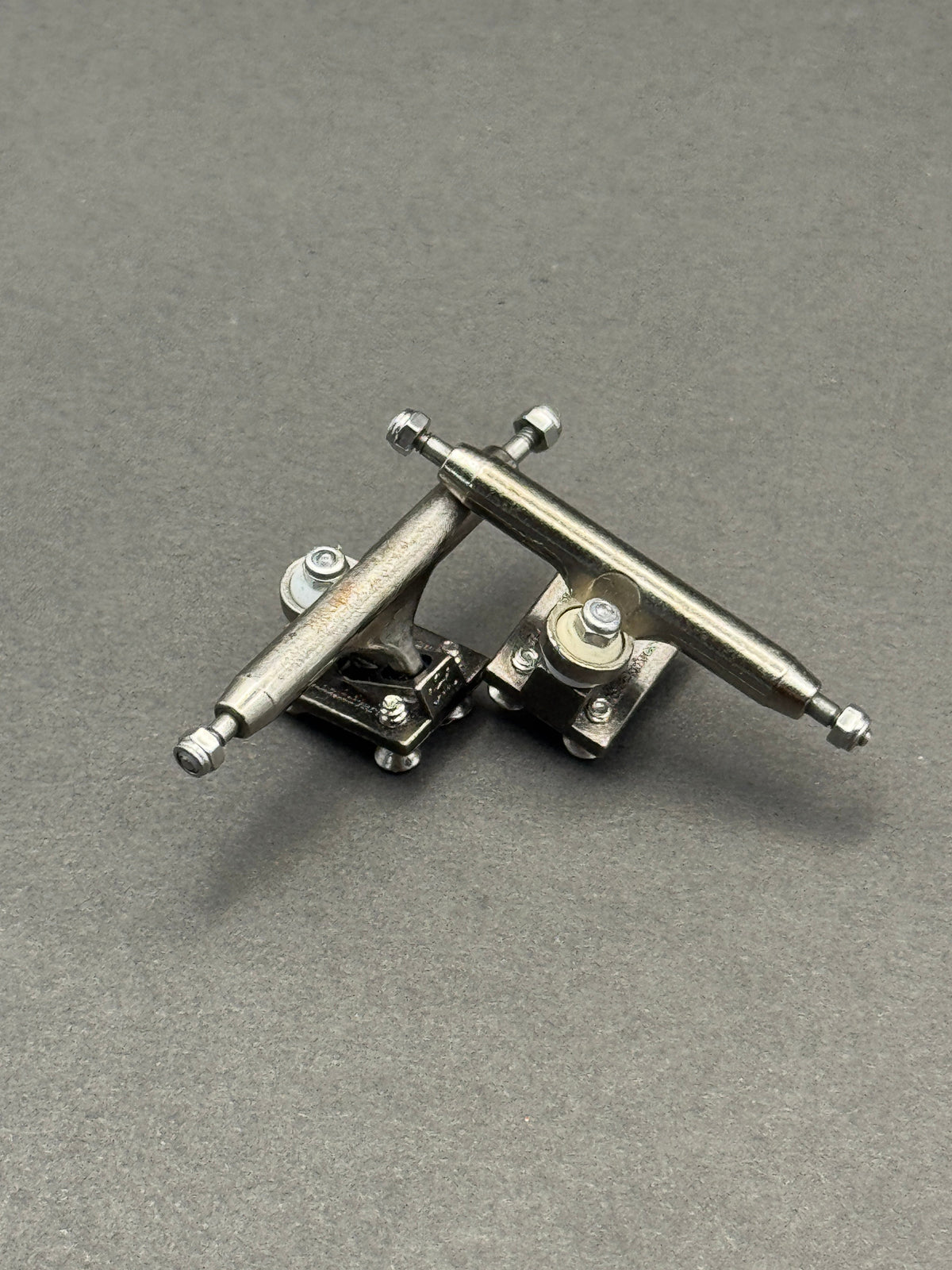 ISRT 3.0 34mm Silver Black trucks with inspection card