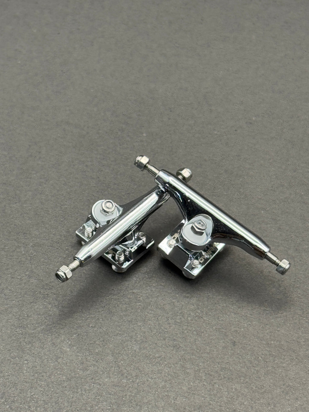 Dynamic SE 32mm Chrome trucks with inspection card