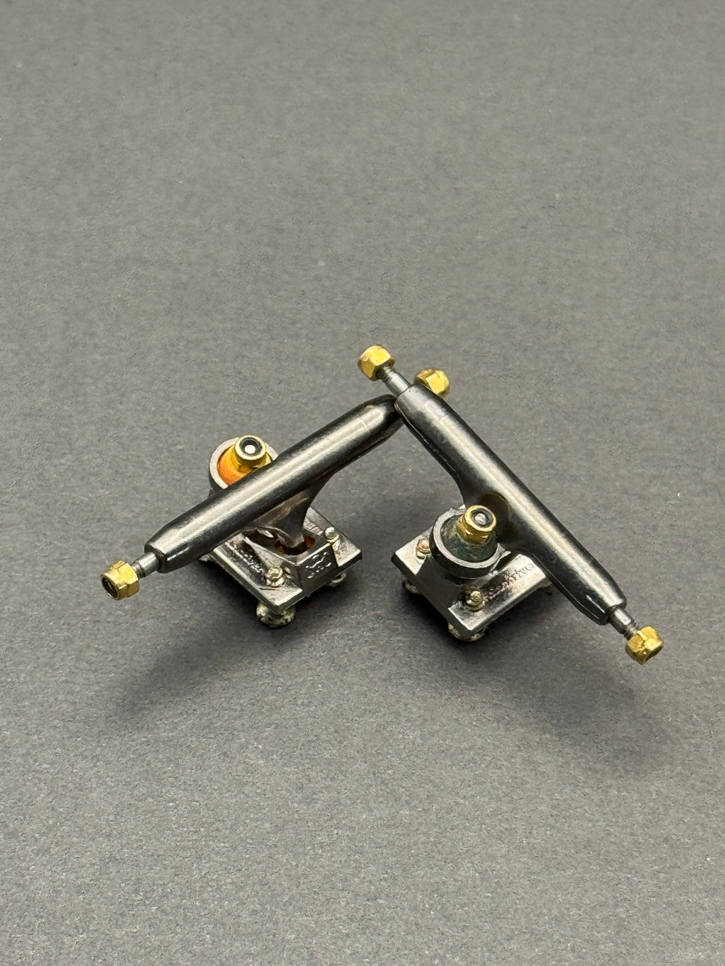 BRT 3.0 32mm Black Silver trucks with inspection card