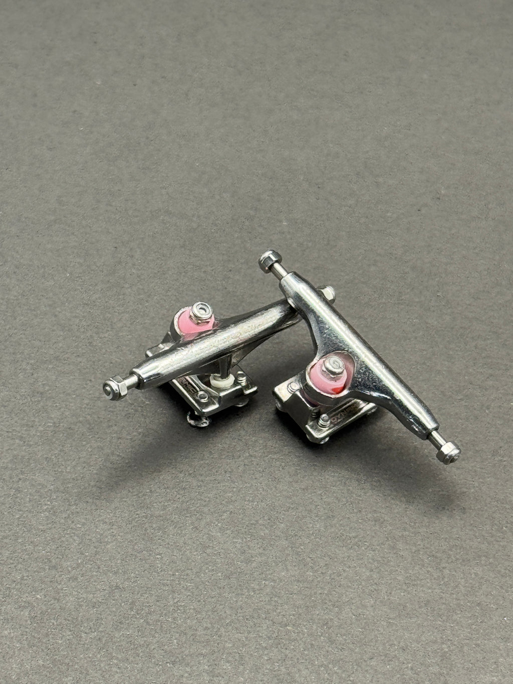 Dynamic SE 34mm Chrome trucks with inspection card