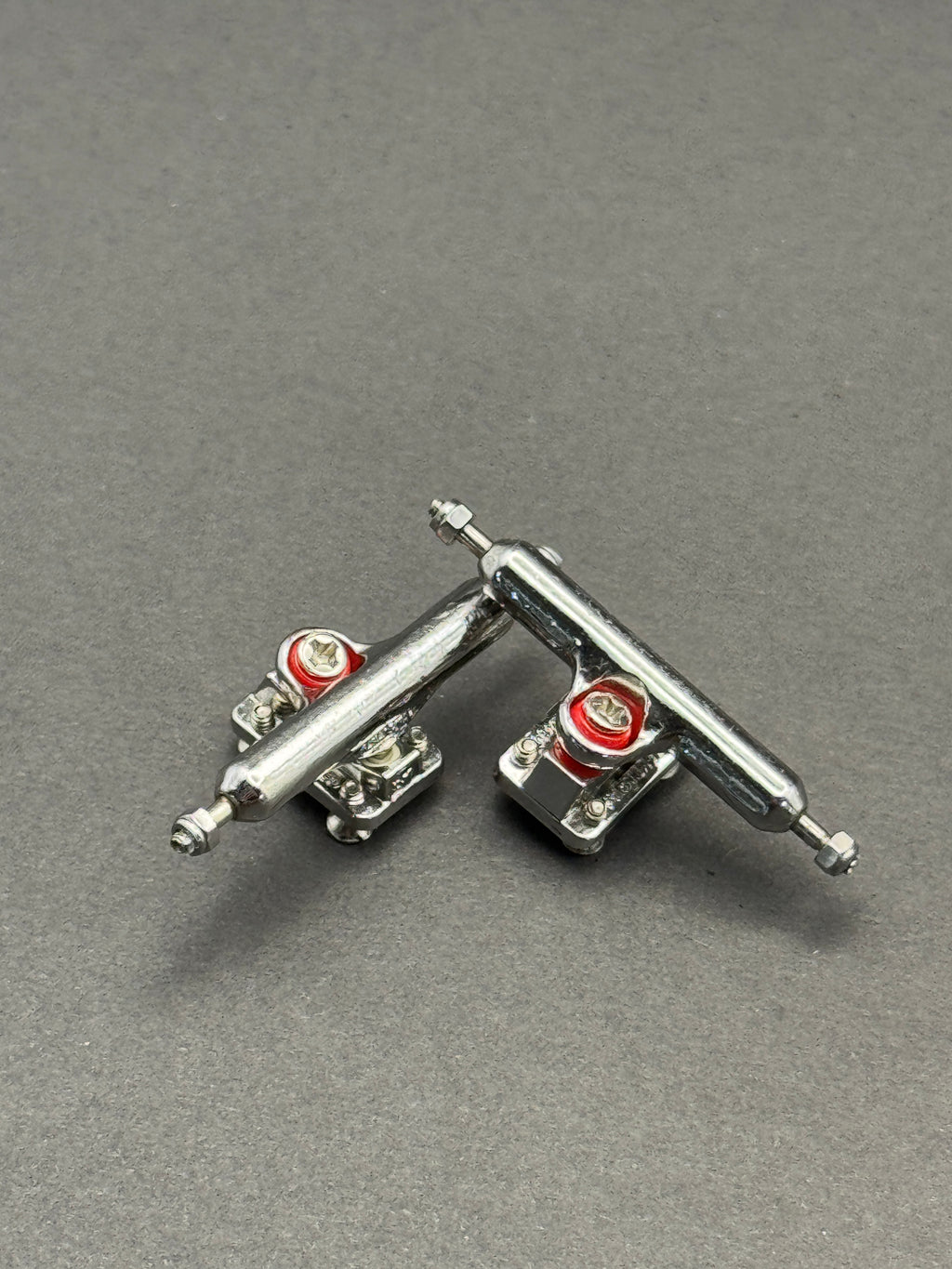 Blistered 34mm Chrome trucks with inspection card