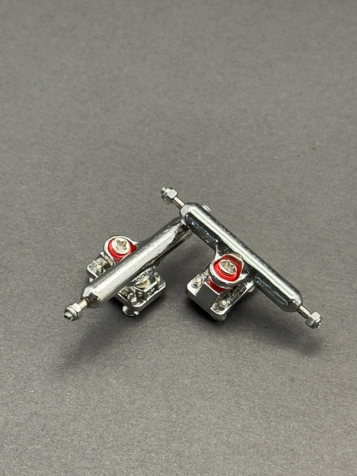 Blistered 34mm Chrome trucks with inspection card