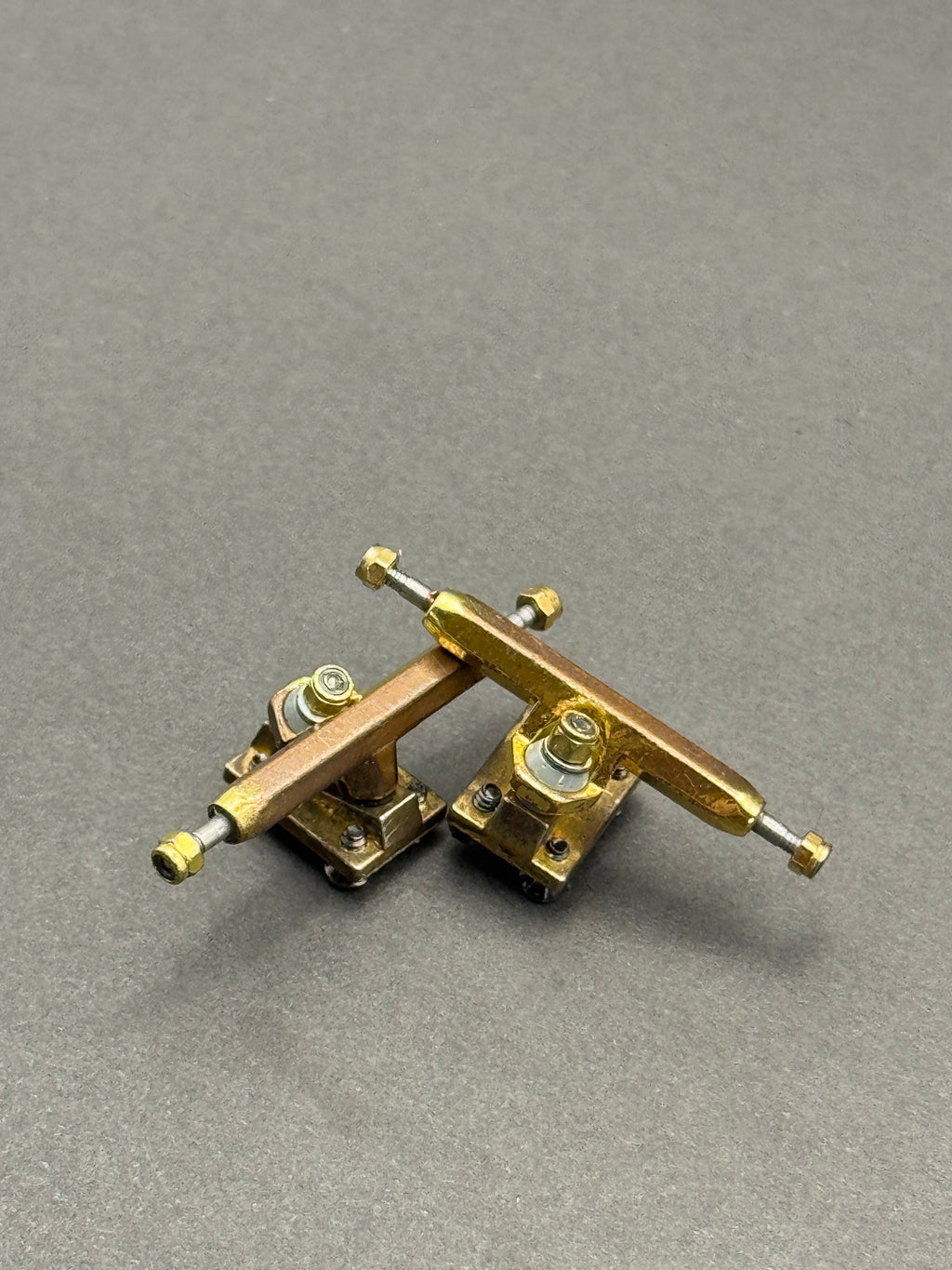 Hex Budget 32mm Gold fingerboard trucks