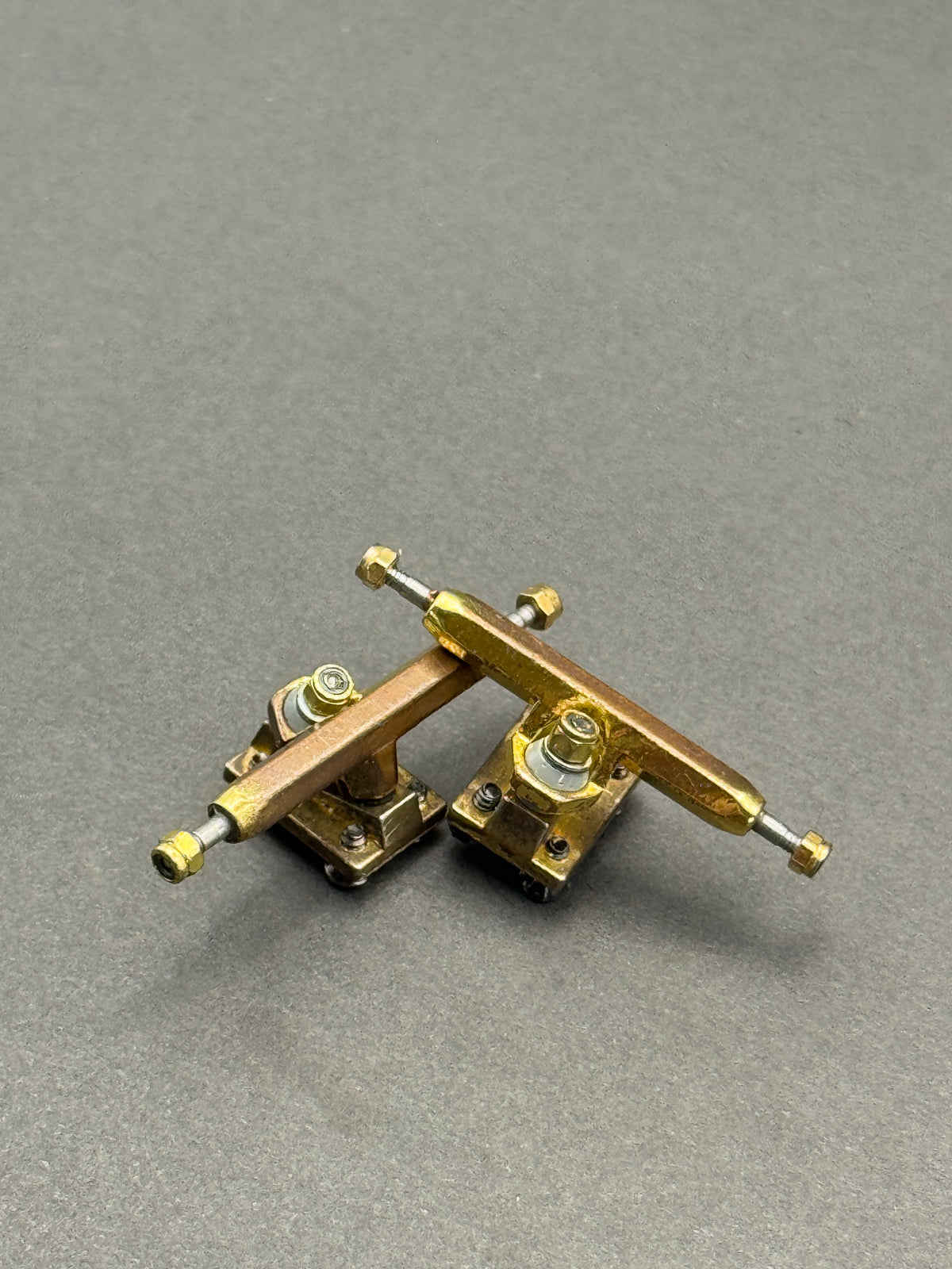 Hex Budget 32mm Gold fingerboard trucks