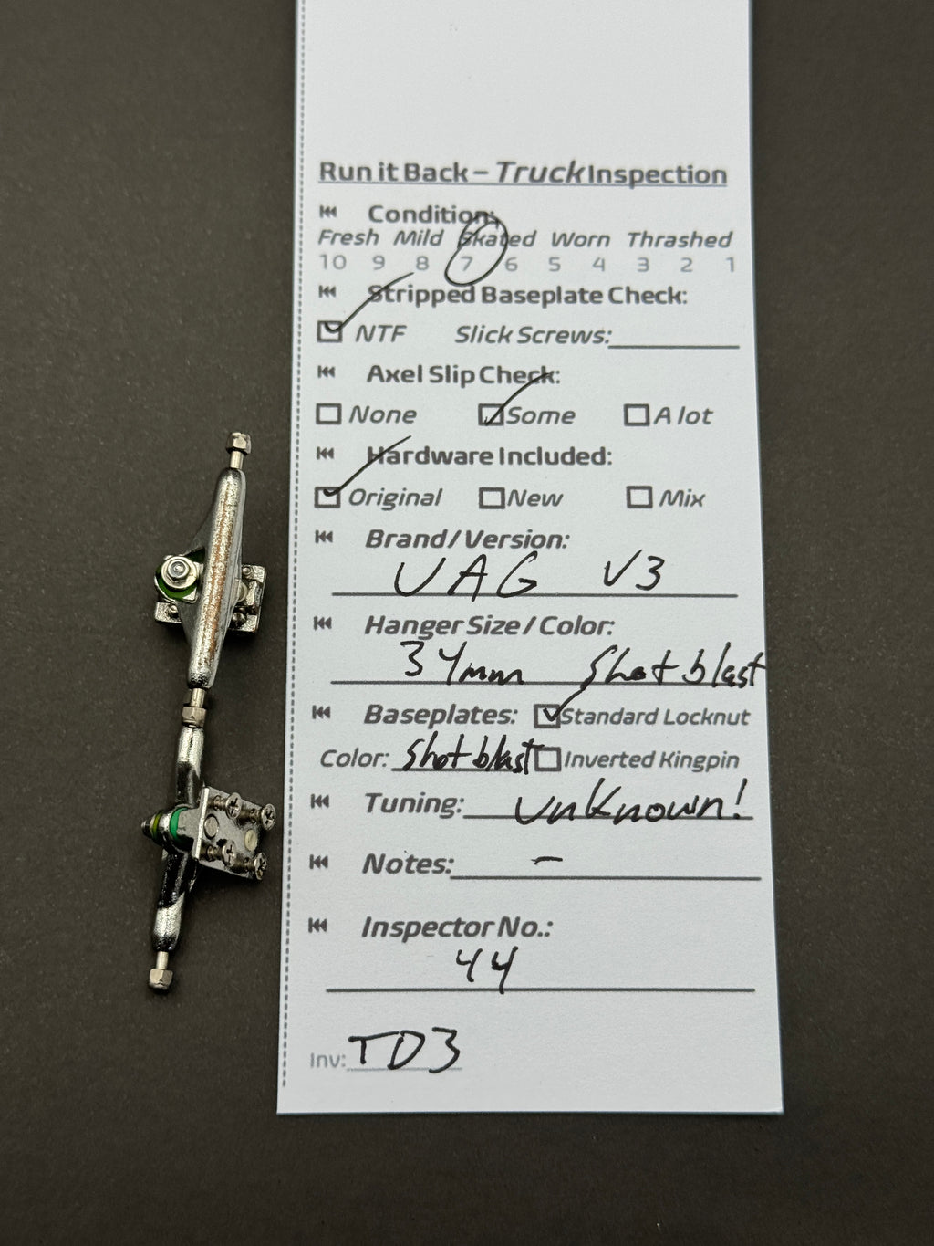 UAG V3 34mm Shotblast fingerboard trucks