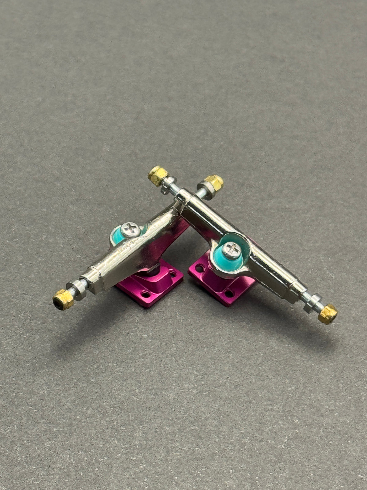 Tech Deck Vortex V2 33mm Silver Raspberry fingerboard trucks