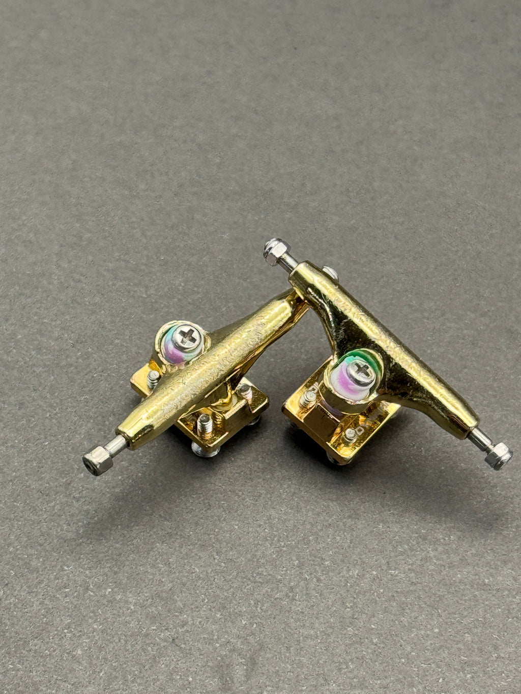 Dynamic 32mm Gold trucks with inspection card
