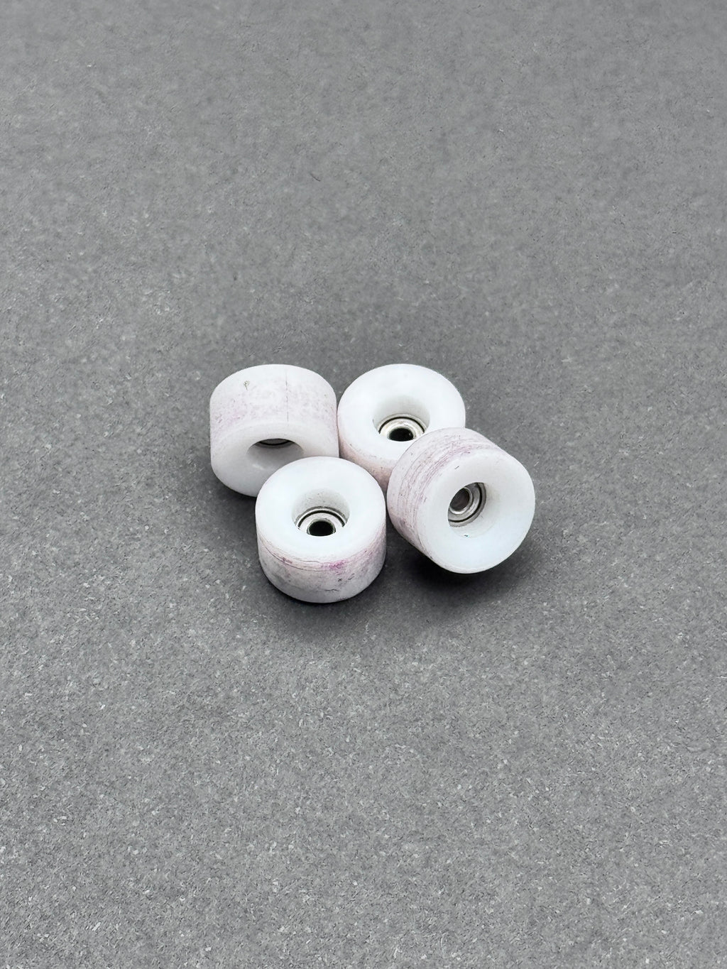 Nando Bowls White fingerboard wheels