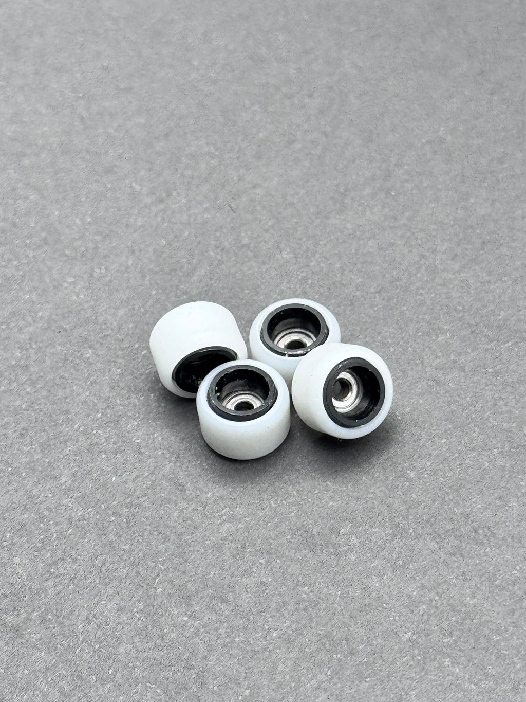 Flatface Dual Duro White Black fingerboard wheels